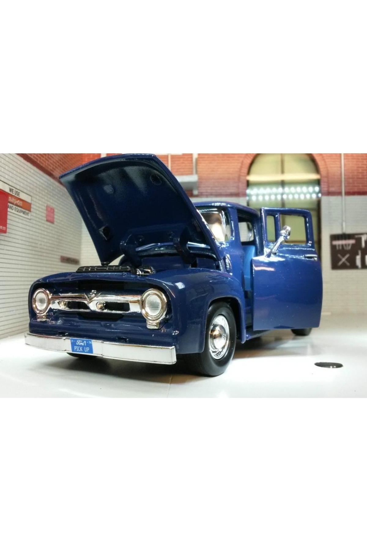 مدل خودرو موتورمکس 1956 فورد F 100 پیکاپ 1:24 ماشین آبی اورجینال Motor Max