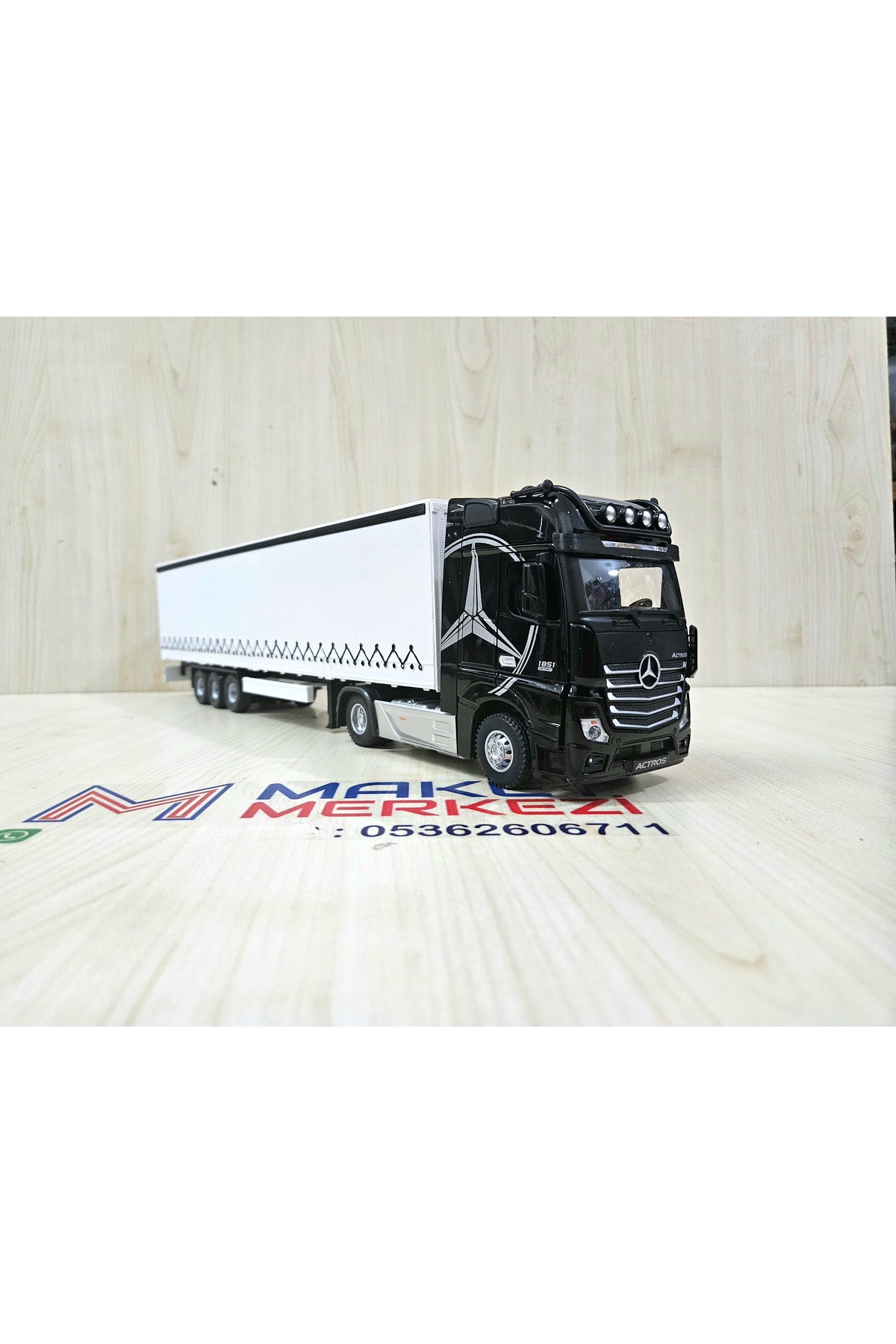 مدل خودرو نیم متر طول 1 36 MERCEDES ACTROS TILT TRUCK MODEL نام نوشته شده مشکی اورجینال Maket