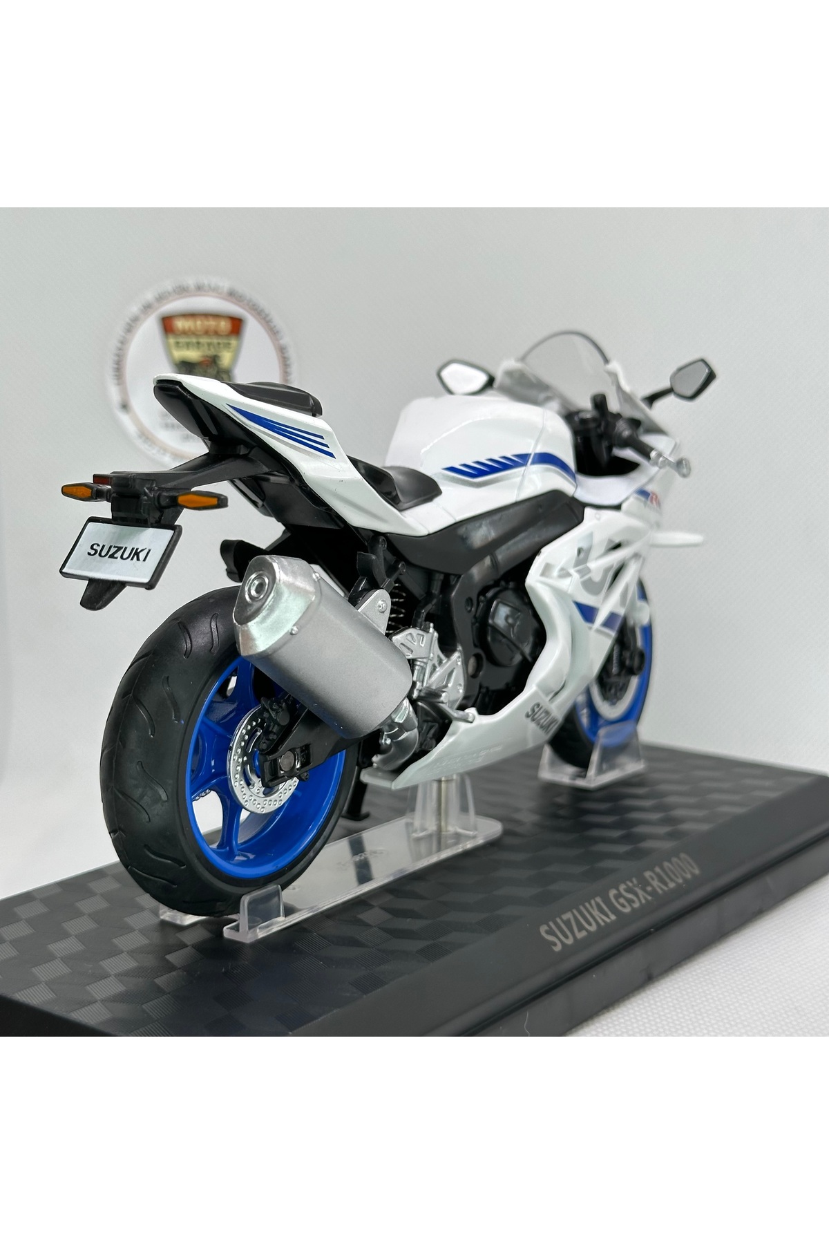 مدل خودرو سوزوکی GSX R1000 موتورسیکلت دیکست 1:12 – و مجموعه فلزی MAISTO دارای مجوز سفید اورجینال Maisto Diecast