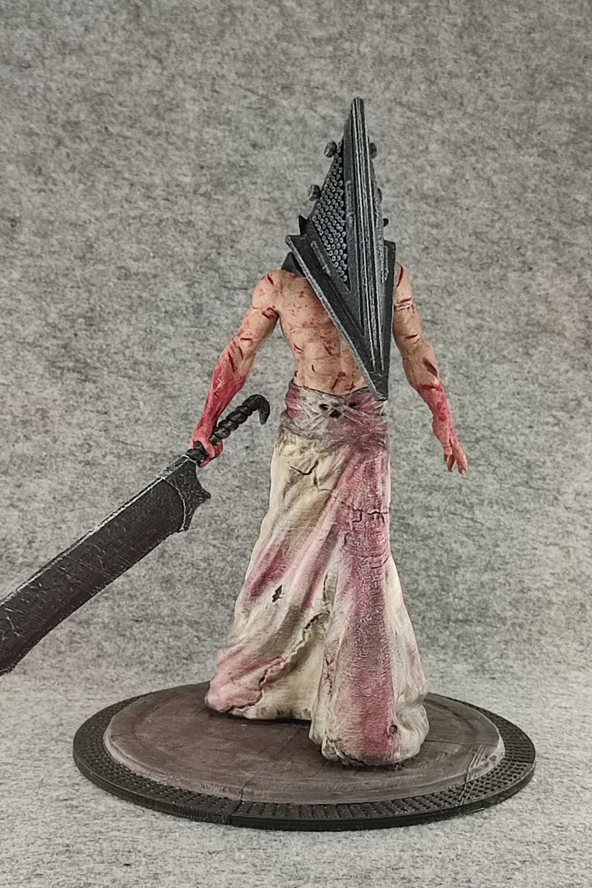 فیگور سر هرم SILENT HILL شکل 27 سانتی متری PWUL WORKS