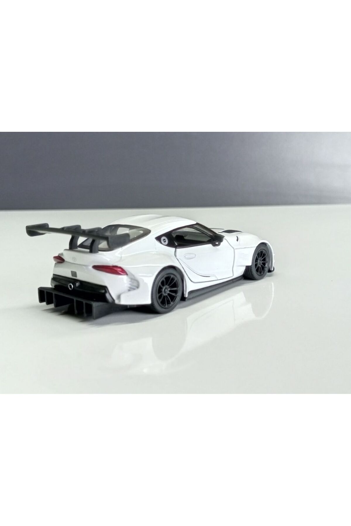 مدل خودرو 1:36 تویوتا گرم SUPRA سفید اورجینال Kinsmart