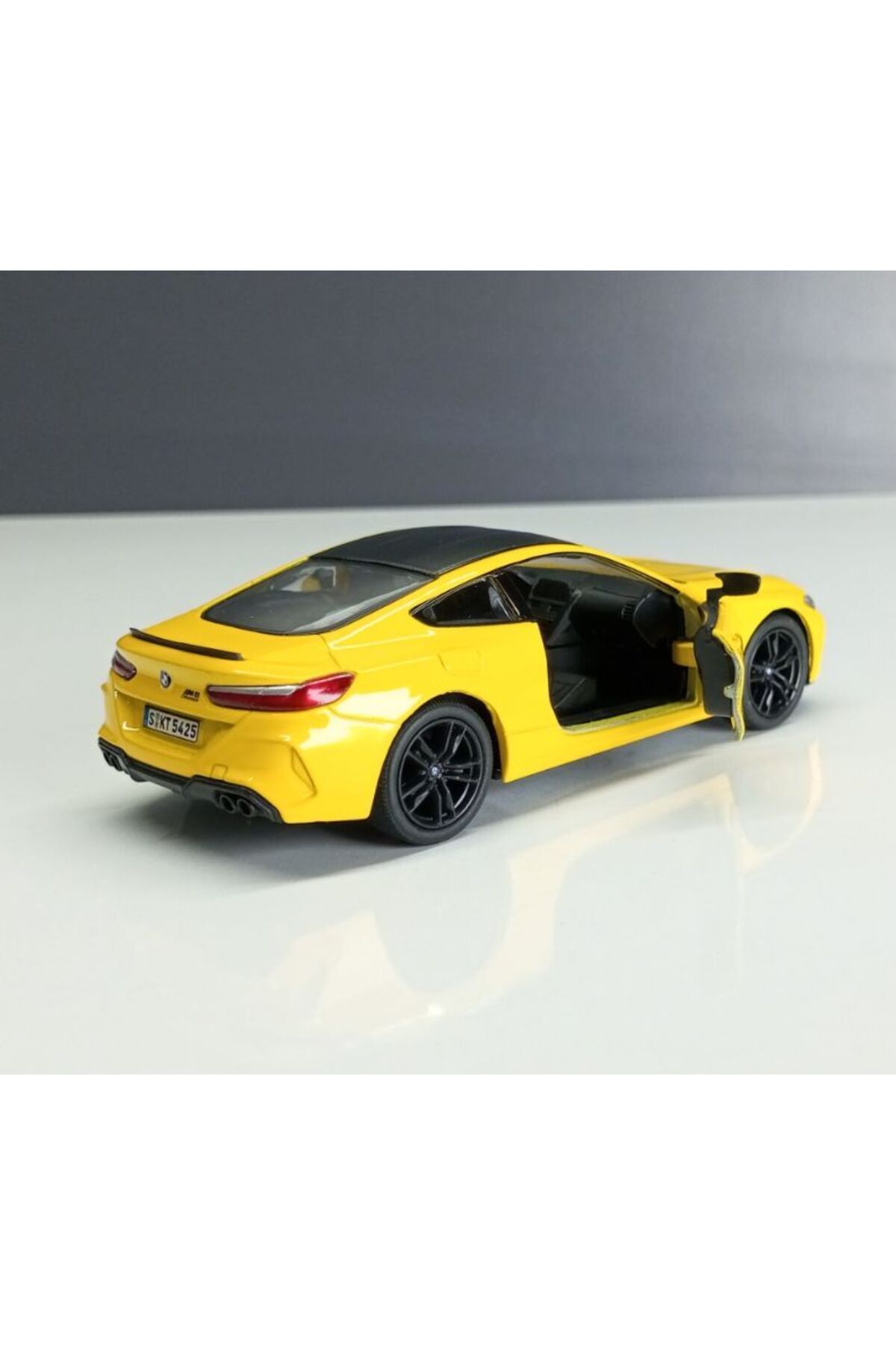 مدل خودرو 1:38 BMW M8 COMPETITION کوپه زرد اورجینال Kinsmart