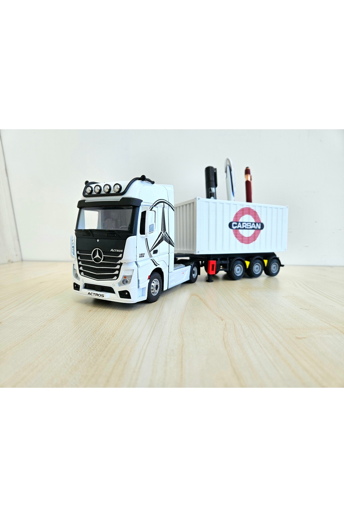 مدل خودرو کامیون MERCEDES ACTROS به طول 35 سانتی متر 1 36 با جا خودکار نام نوشته شده است اورجینال Maket