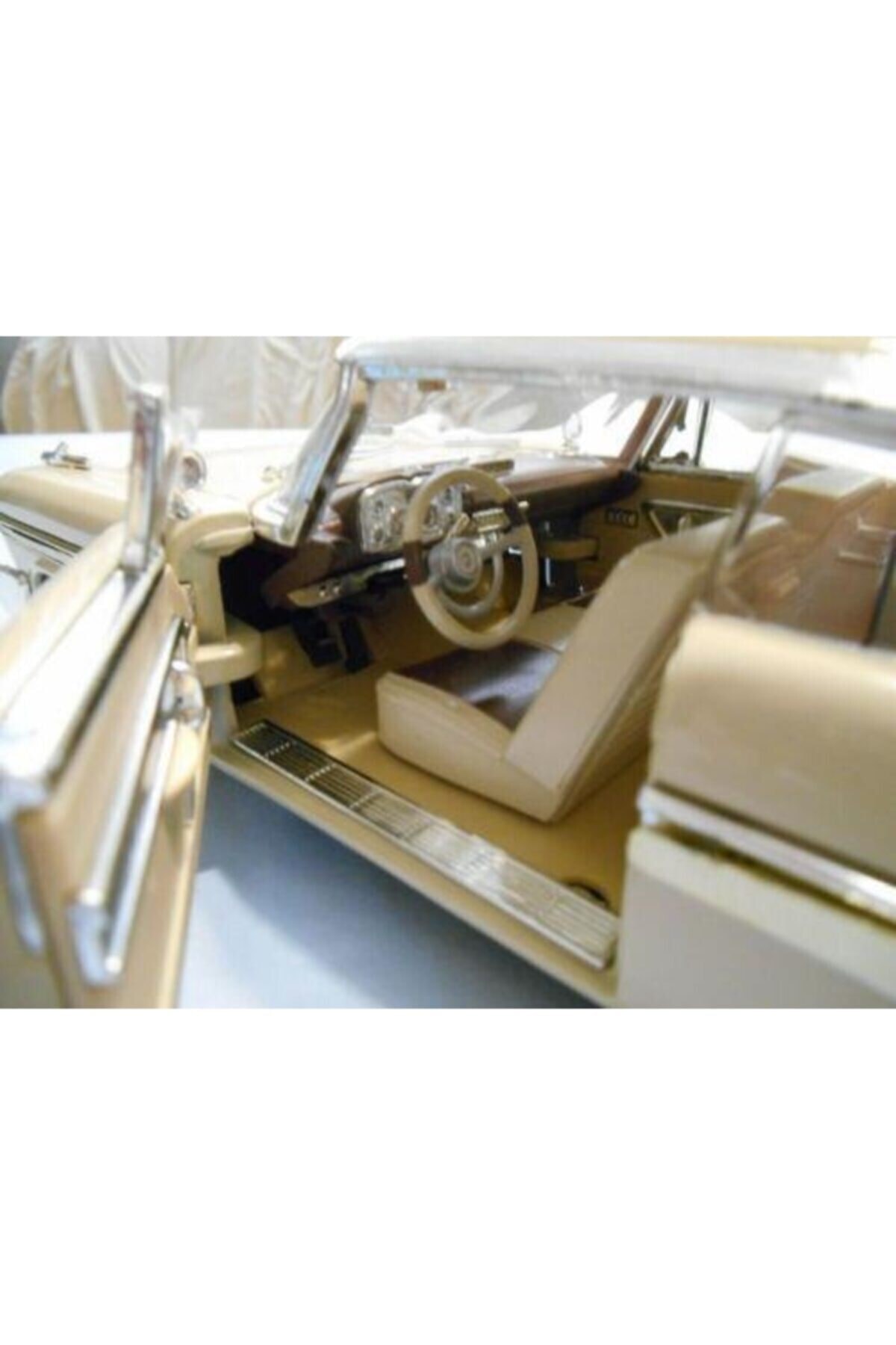 مدل خودرو MOTORMAX 1958 PLYMOUTH FURY CREAM 1:18 ماشین اورجینال Motor Max