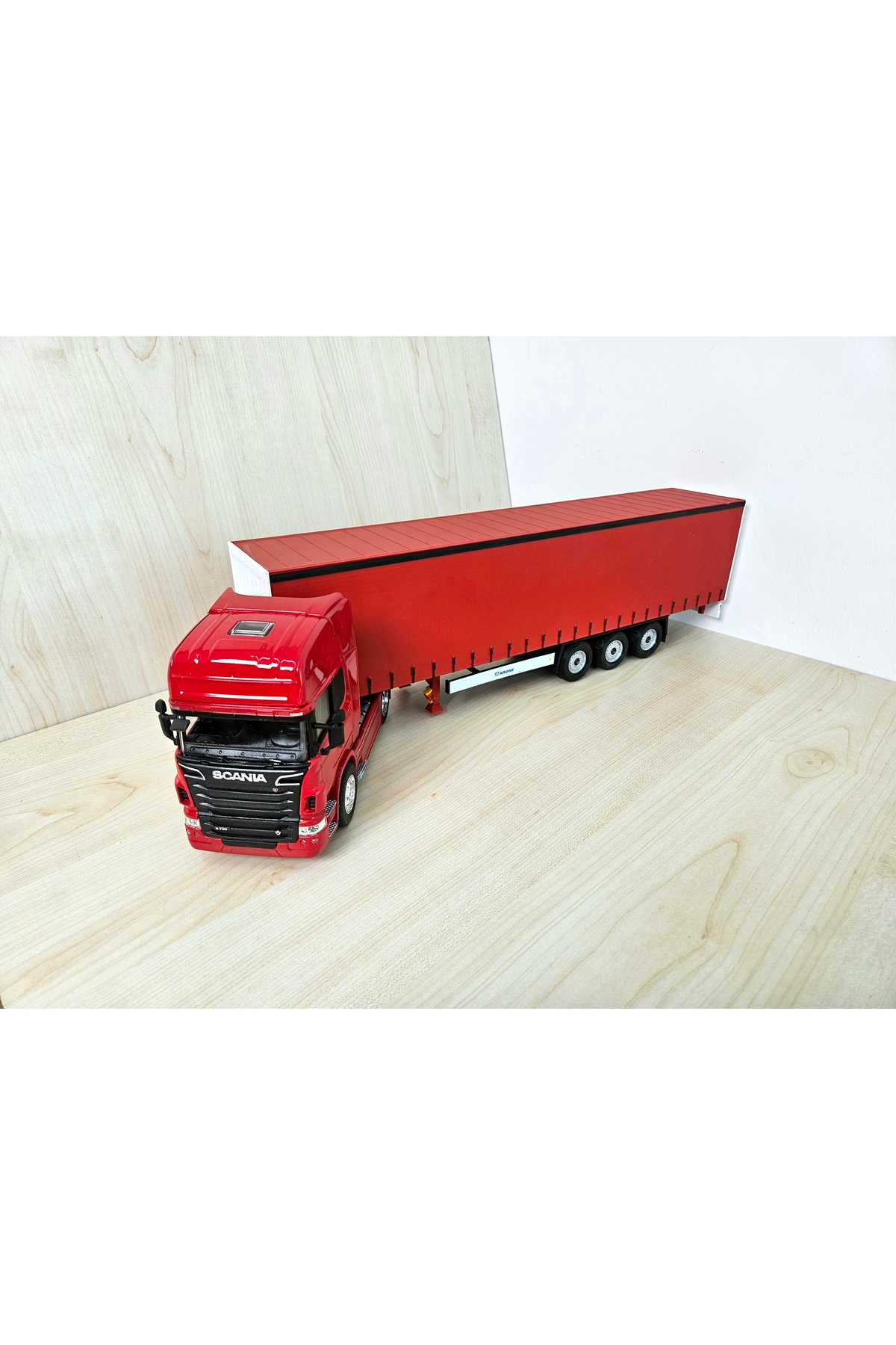 مدل خودرو نیم متر طول 1 32 SCANIA R730 TILT TRUCK MODEL نام نوشته شده قرمز اورجینال WELLY
