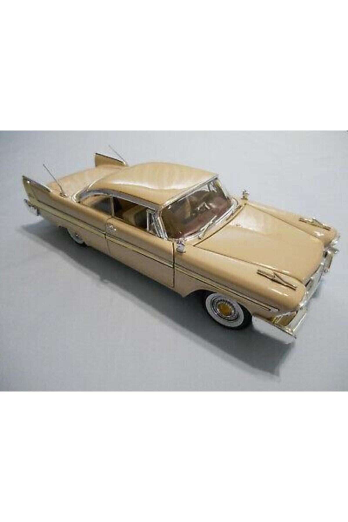مدل خودرو MOTORMAX 1958 PLYMOUTH FURY CREAM 1:18 ماشین اورجینال Motor Max