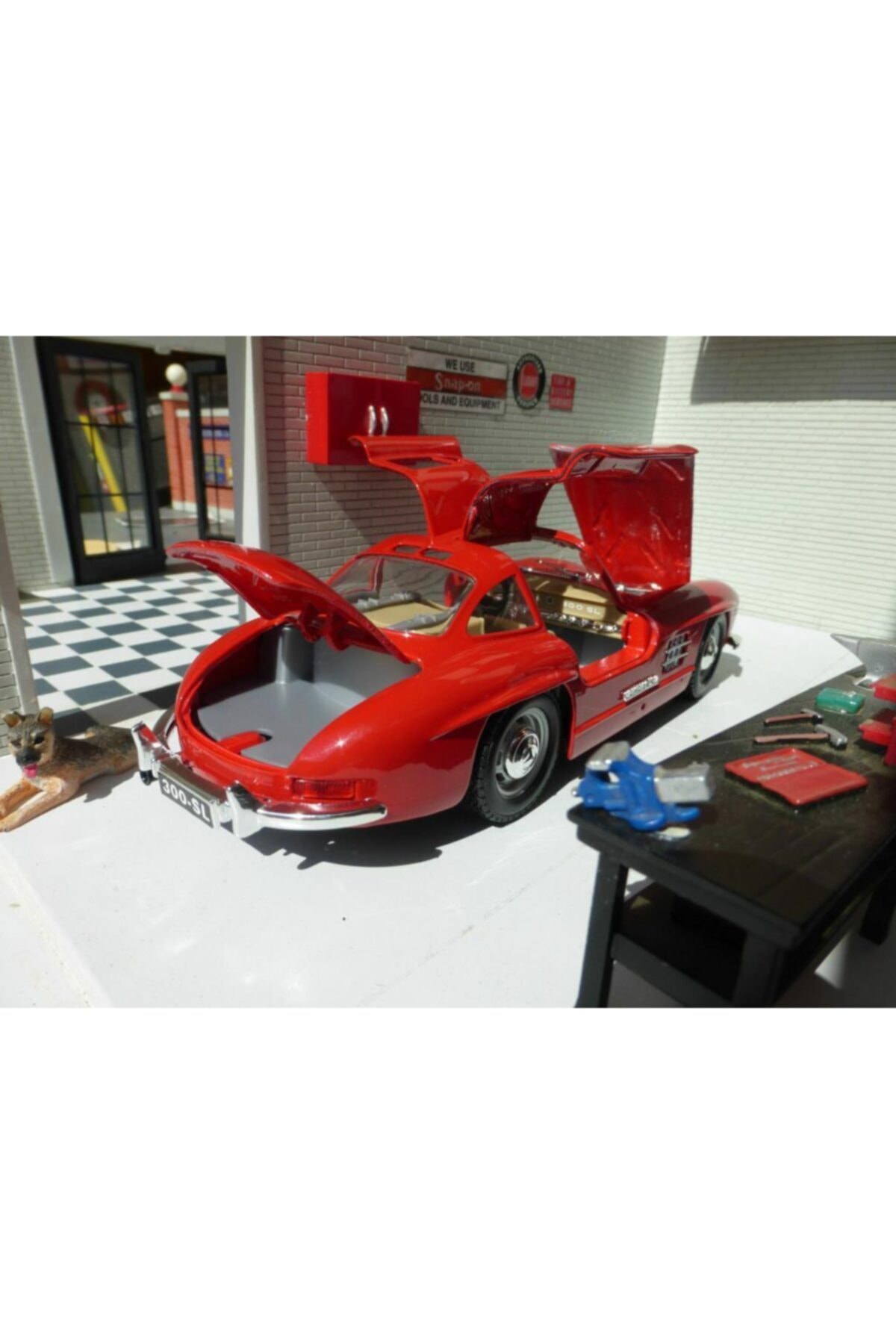 مدل خودرو 1954 مرسدس 300 SL 1:24 ماشین قرمز اورجینال Burago