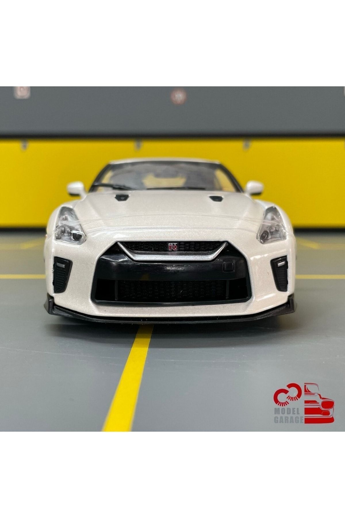 مدل خودرو NISSAN GT R R35 2017 1 24 SCALE C&amp;C MODEL GARAGE DIECAST METAL CAR اورجینال Burago