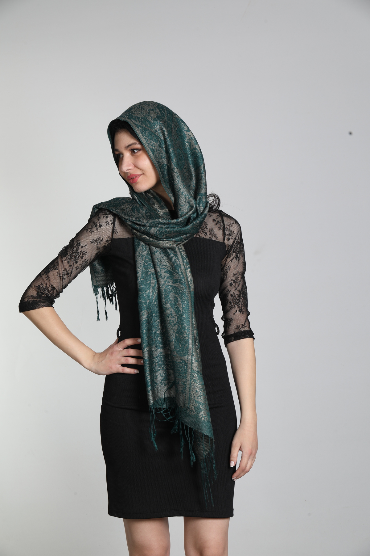 شال ابریشم ۱۰۰٪ دوطرفه سبز زمردی میستیک Mystic مدل MS-412 زنانه
