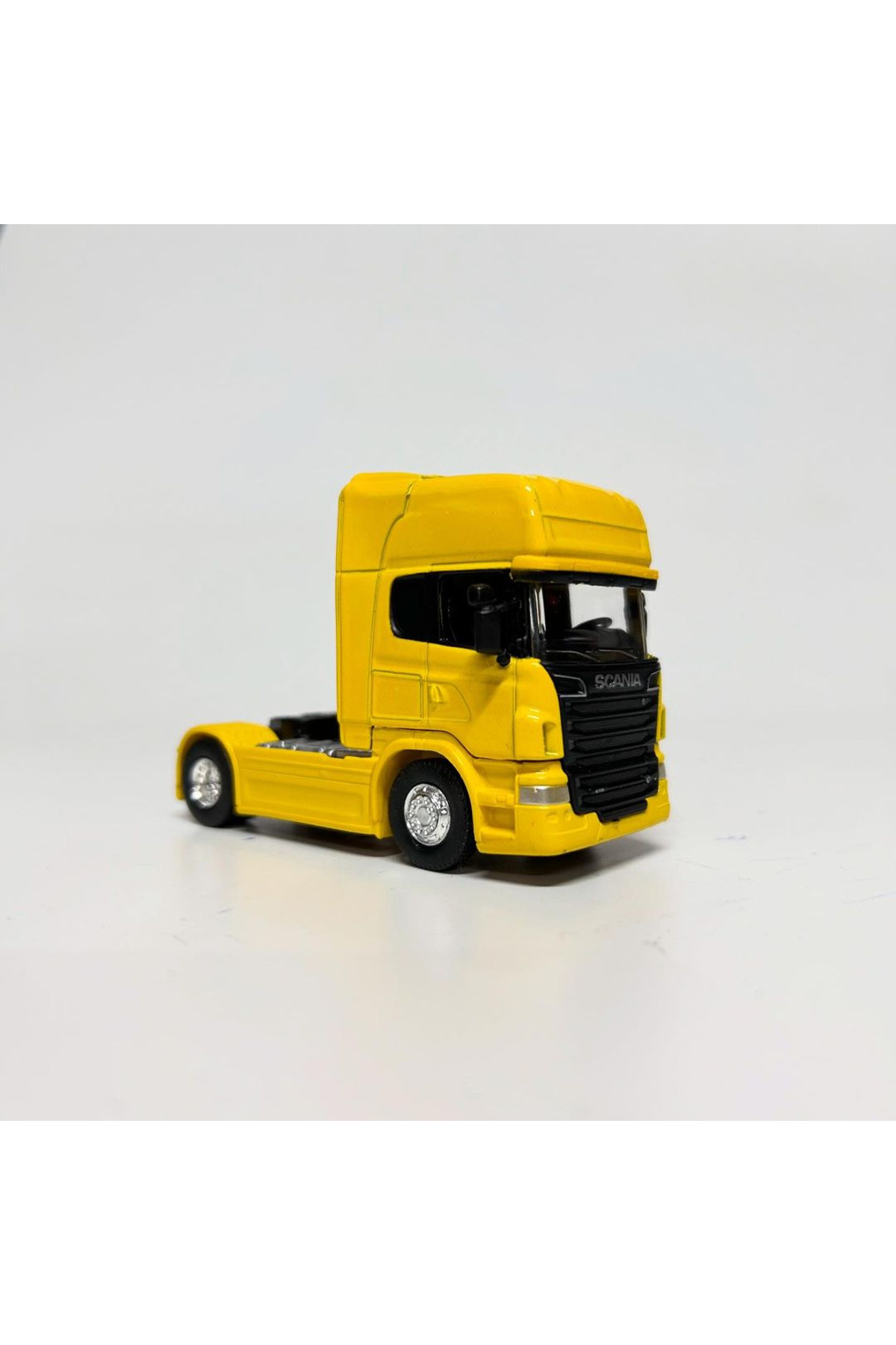 مدل خودرو فنجان کامیون فلزی رنگ زرد SCANIA V8 R730 با اندازه کوچک 11 سانتی متر متری اورجینال WELLY