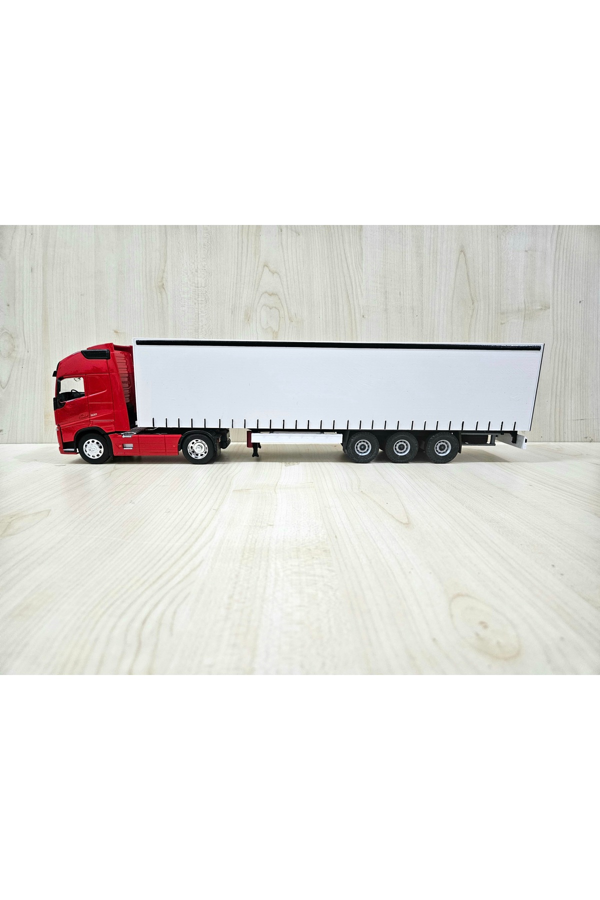 مدل خودرو نیم متر طول 1 32 VOLVO FH4 TILT TRUCK MODEL نام نوشته شده قرمز اورجینال WELLY