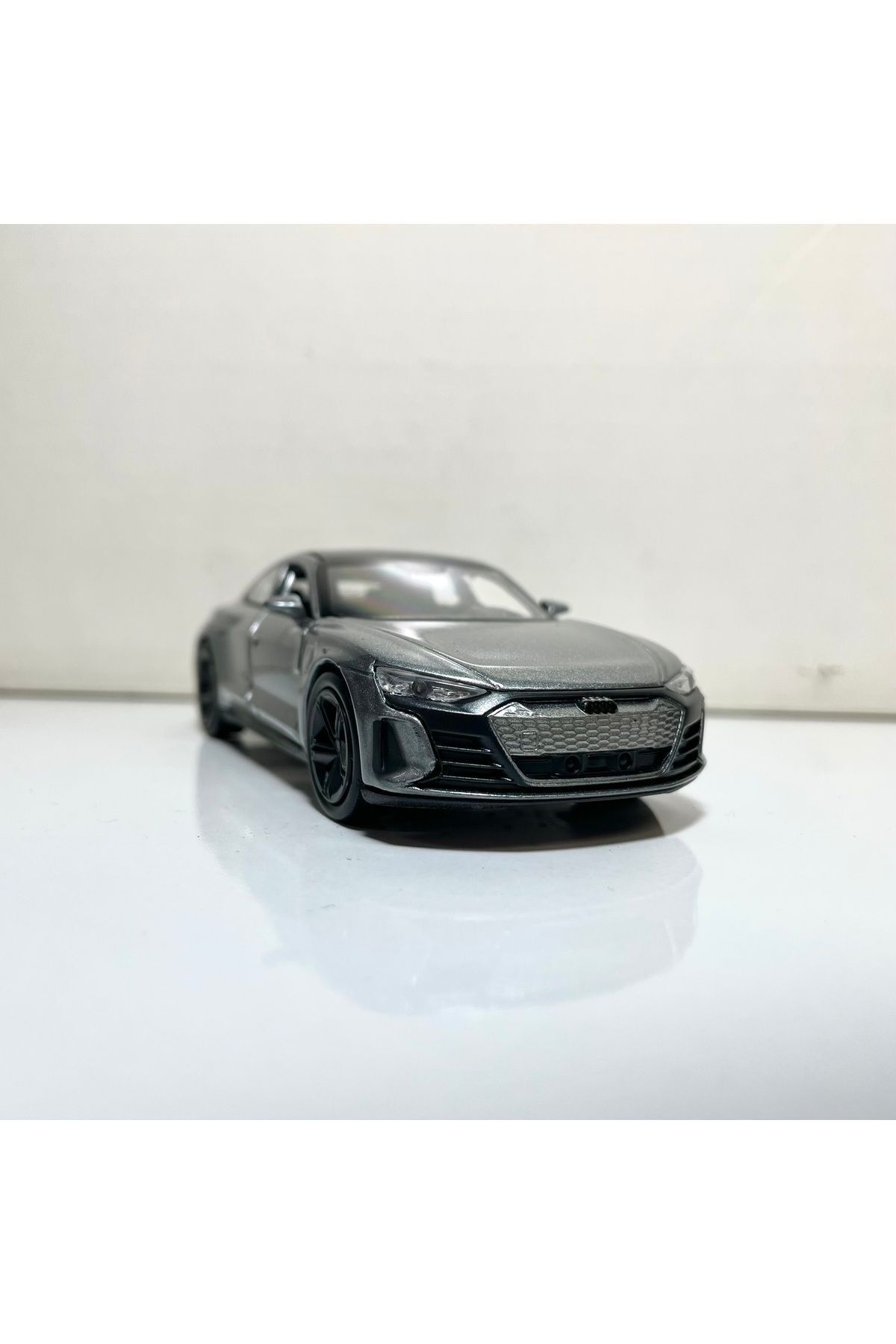 مدل خودرو AUDI RS E TRON GT 1 36 SCALE WELLY DIECAST METAL MODEL CAR TOY اورجینال WELLY