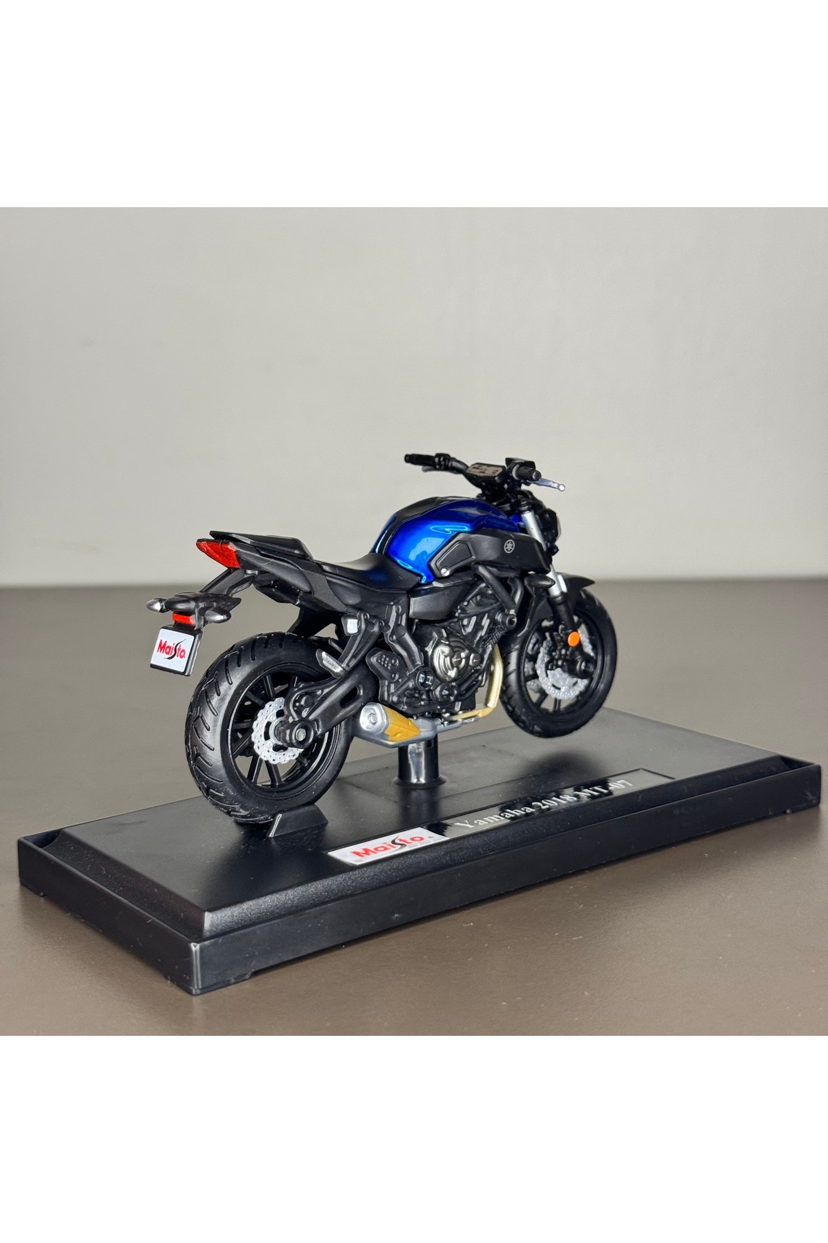 مدل خودرو 1:18 مقیاس 2018 یاماها MT07 موتور سیکلت مجموعه پلاستیکی DIECAST اسباب بازی هدیه سرگرمی اورجینال GM Auto Store