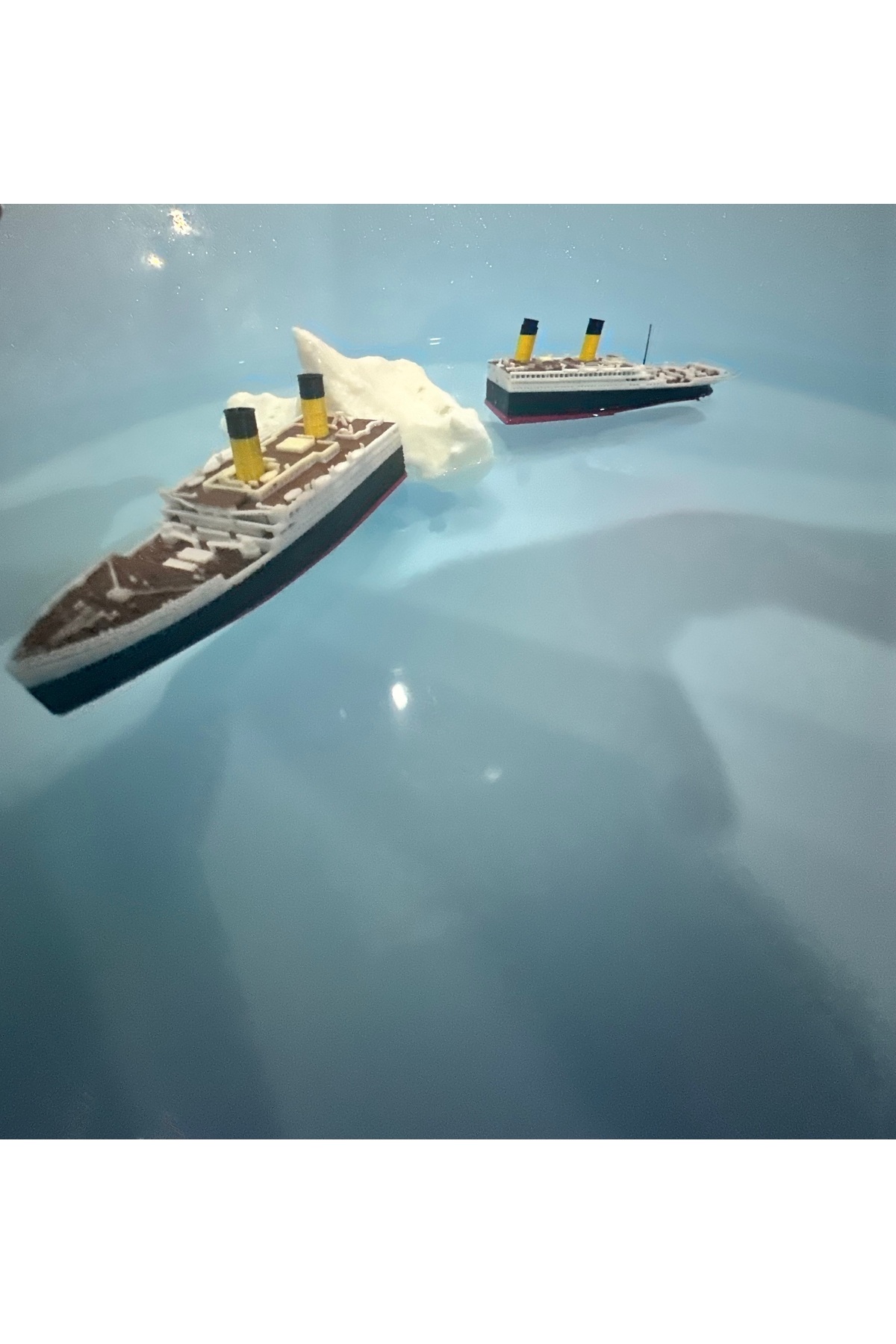 ماشین اسباب بازی شکستن و شناور RMS TITANIC ICE MOUNTAIN BOY SHIP WATER TOY BATH EBTOYS