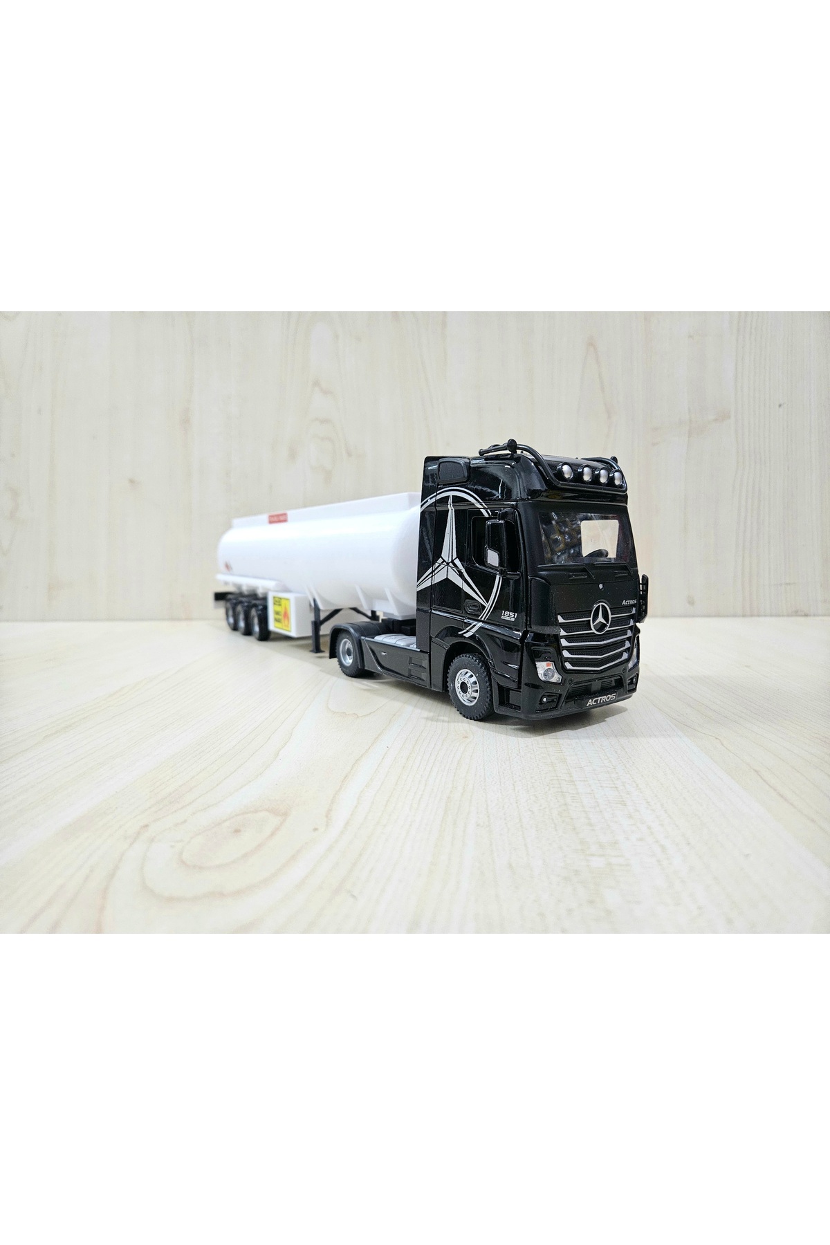 مدل خودرو طول نیم متر 1 36 MERCEDES ACTROS TANKER TRUCK MODEL نام نوشته شده مشکی اورجینال Maket