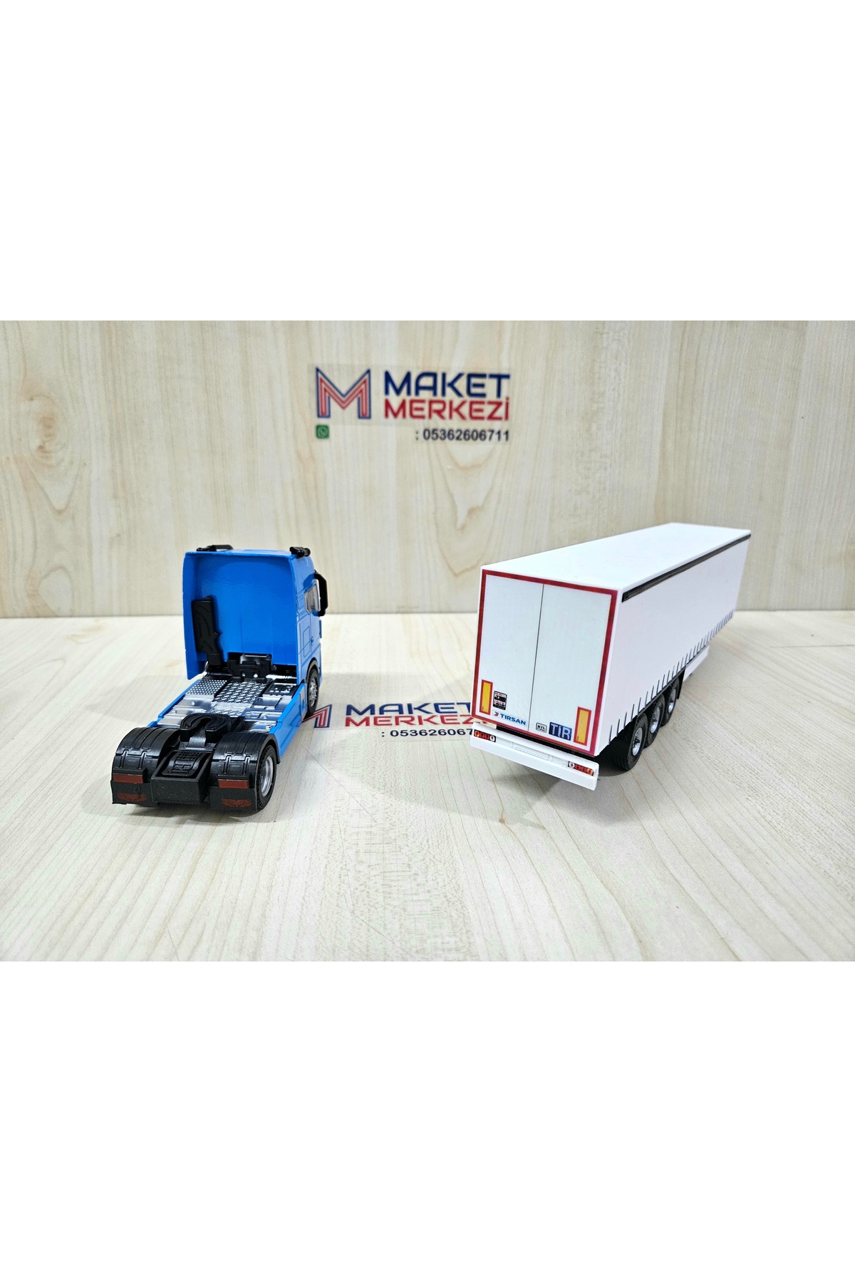 مدل خودرو کامیون BLUE MAN TGX GX به طول 30 سانتی متر در مقیاس 1 50 نام شرکت را می توان نوشت اورجینال Maket
