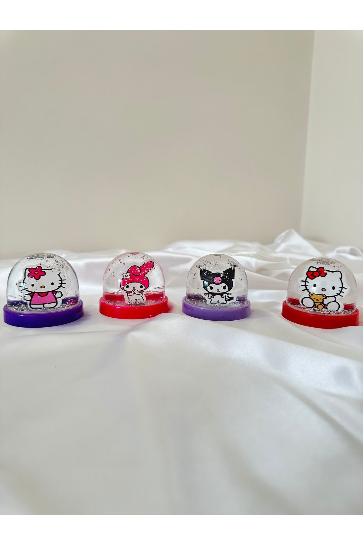 گوی برفی مجموعه کارتونی HELLO KITTY SNOW GLOBE GLITTER سایز کوچک 1 عدد از ترکیه KıtayGroup