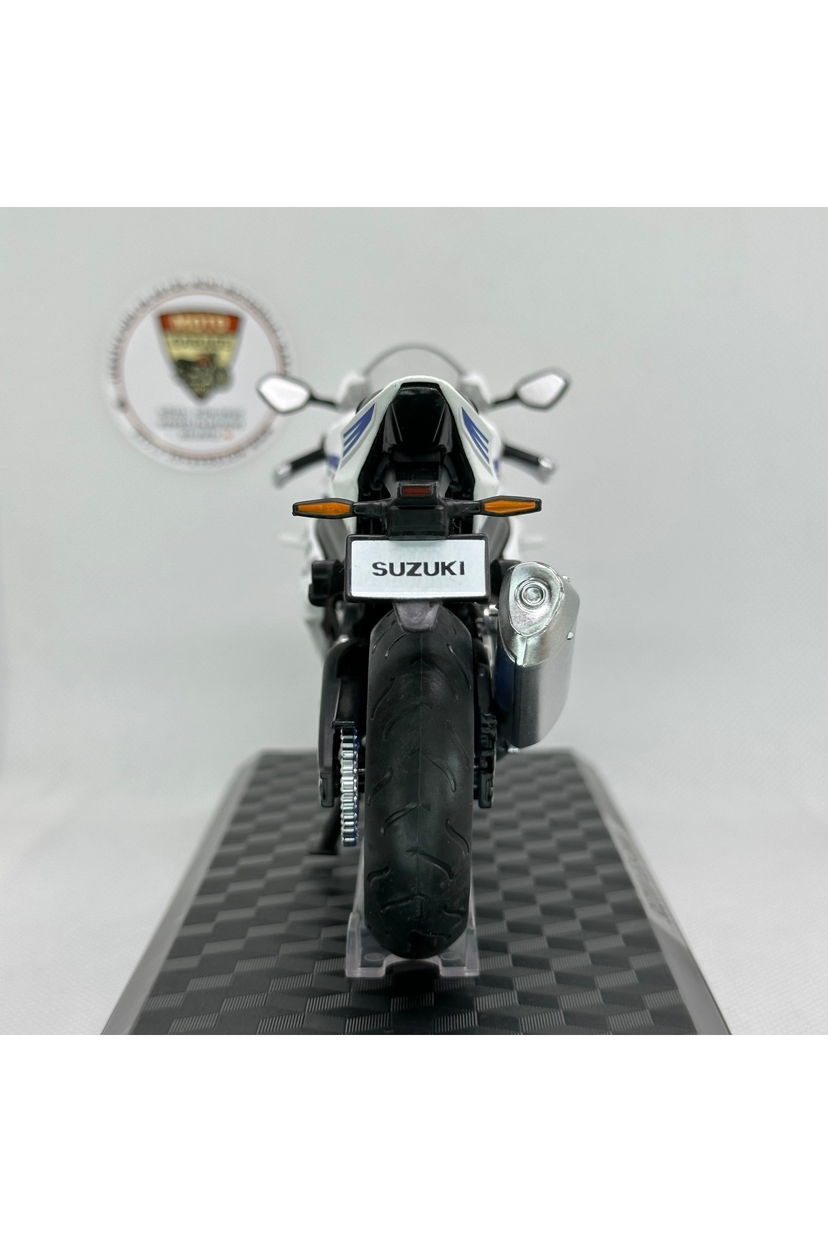 مدل خودرو سوزوکی GSX R1000 موتورسیکلت دیکست 1:12 – و مجموعه فلزی MAISTO دارای مجوز سفید اورجینال Maisto Diecast