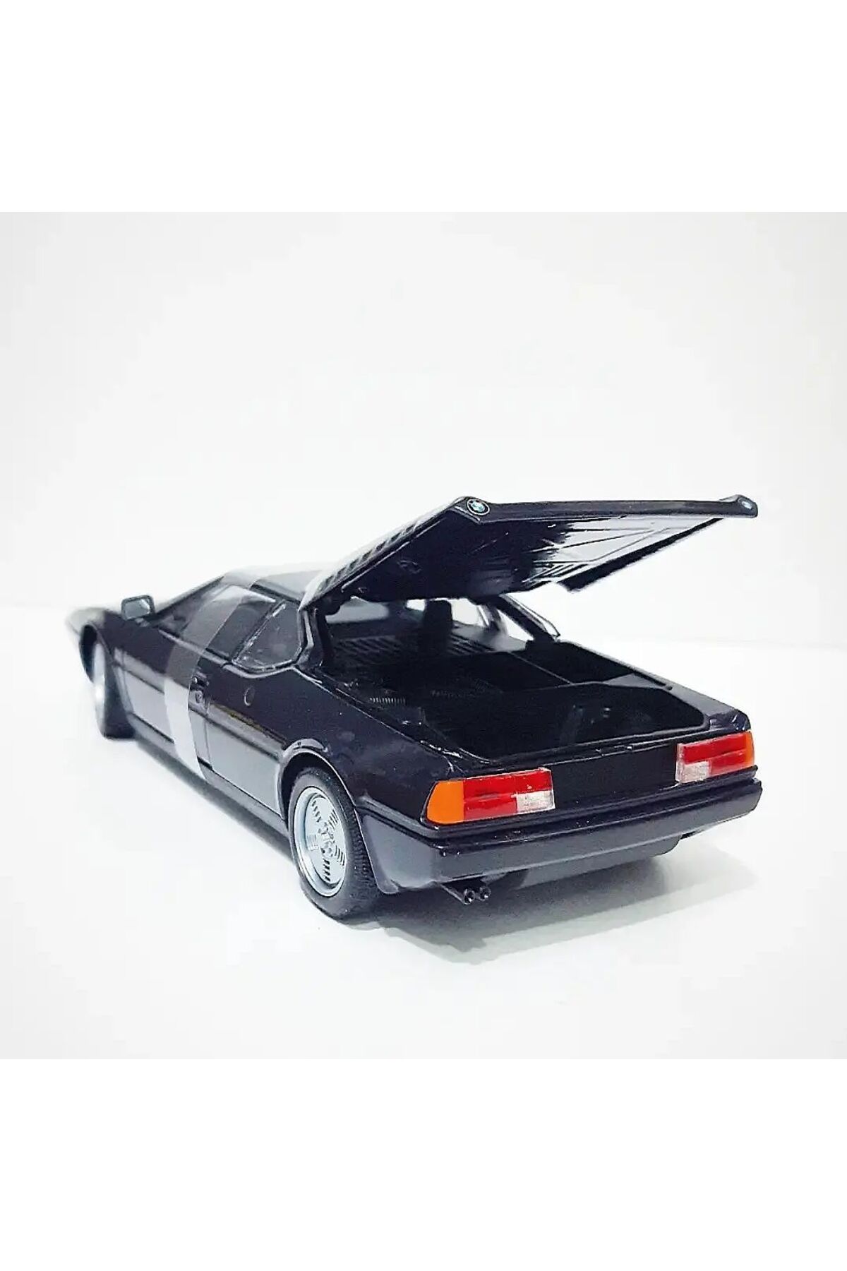 مدل خودرو 1.24 SCALE WELLY BRAND دارای مجوز BMW M1 مشکی COLOR MEDEL METAL CAR اورجینال WELLY