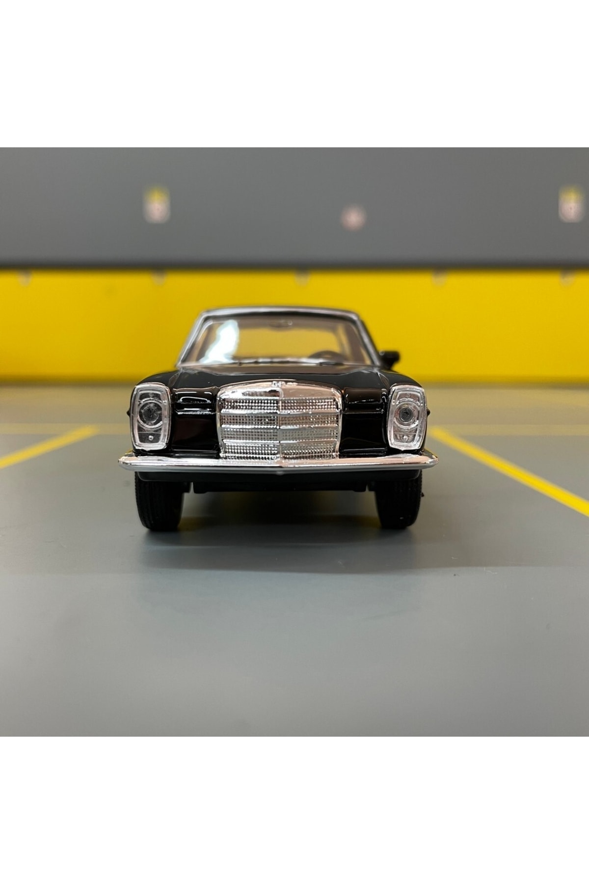 مدل خودرو MERCEDES BENZ 220 W115 1 36 SCALE DIECAST METAL MODEL CAR PULL DROP TOY اورجینال WELLY