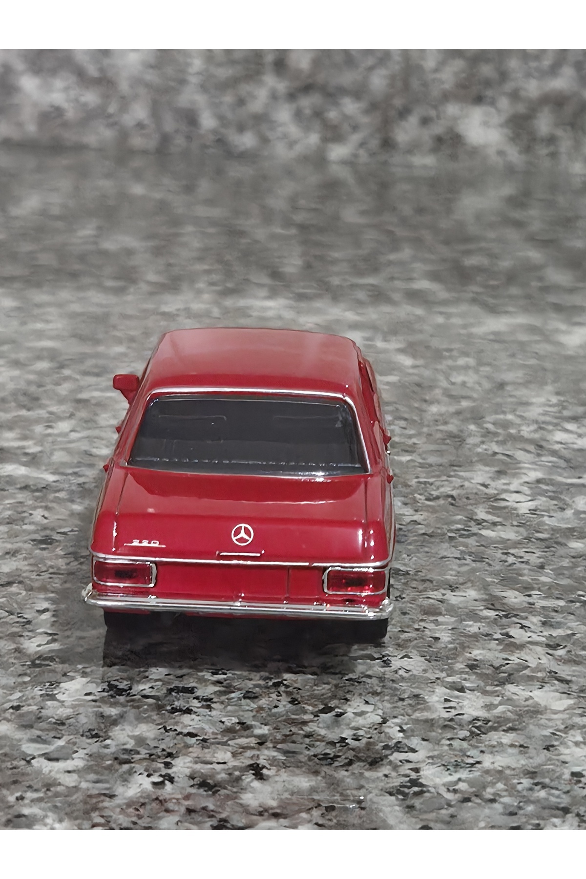 مدل خودرو 1.36 SCALE WELLY BRAND LICENSED MERCEDES W123 CASE RED COLOR 12CM MEDEL METAL CAR اورجینال WELLY