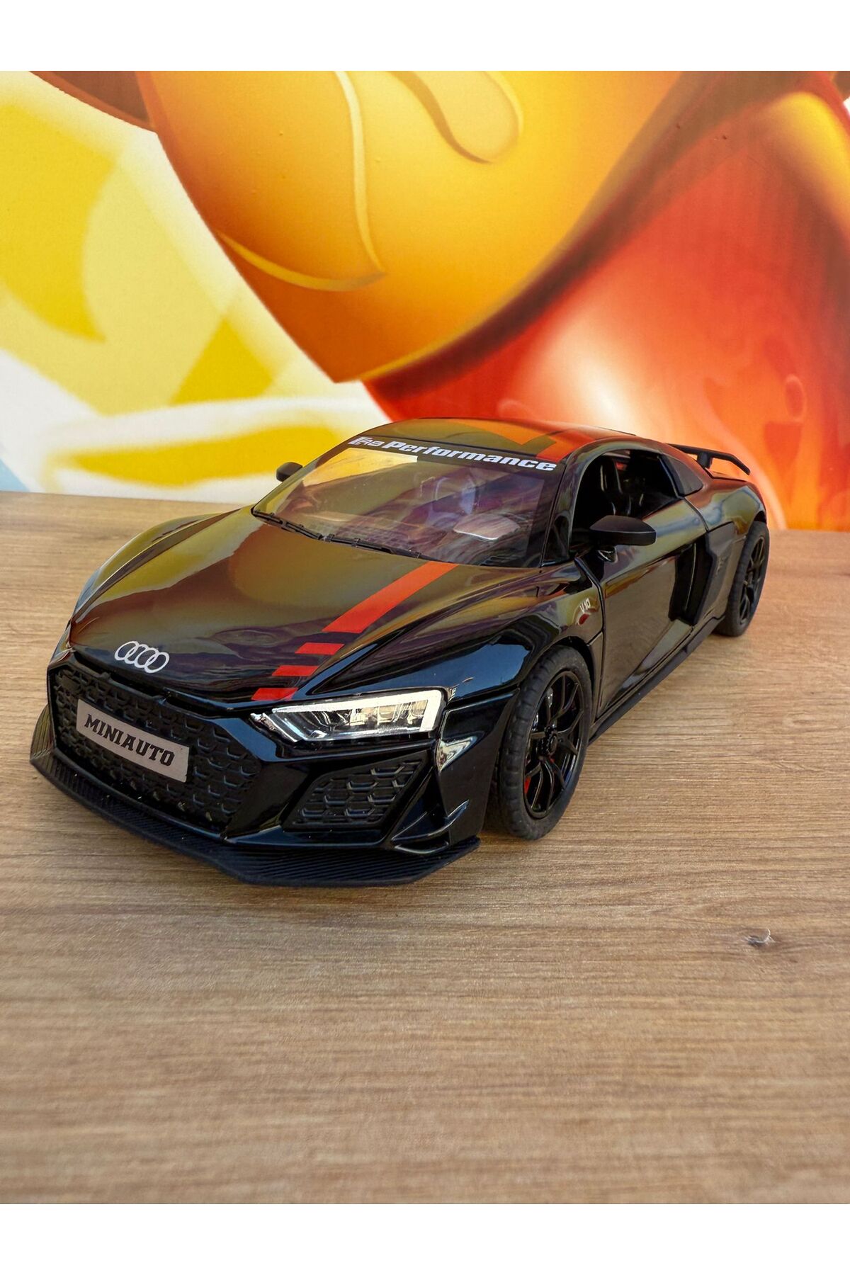 مدل خودرو 1:24 آئودی R8 DIECAST ماشین مشکی درهای باز کننده چراغ های صوتی PULL DROP اورجینال scntoys