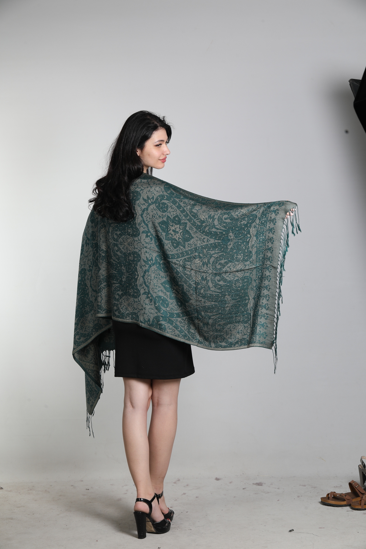 شال ابریشم ۱۰۰٪ دوطرفه سبز زمردی میستیک Mystic مدل MS-412 زنانه