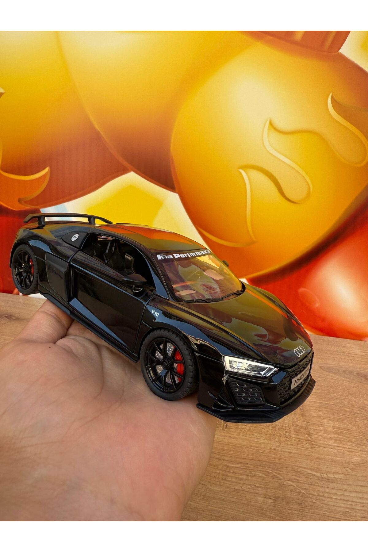 مدل خودرو 1:24 آئودی R8 DIECAST ماشین مشکی درهای باز کننده چراغ های صوتی PULL DROP اورجینال scntoys