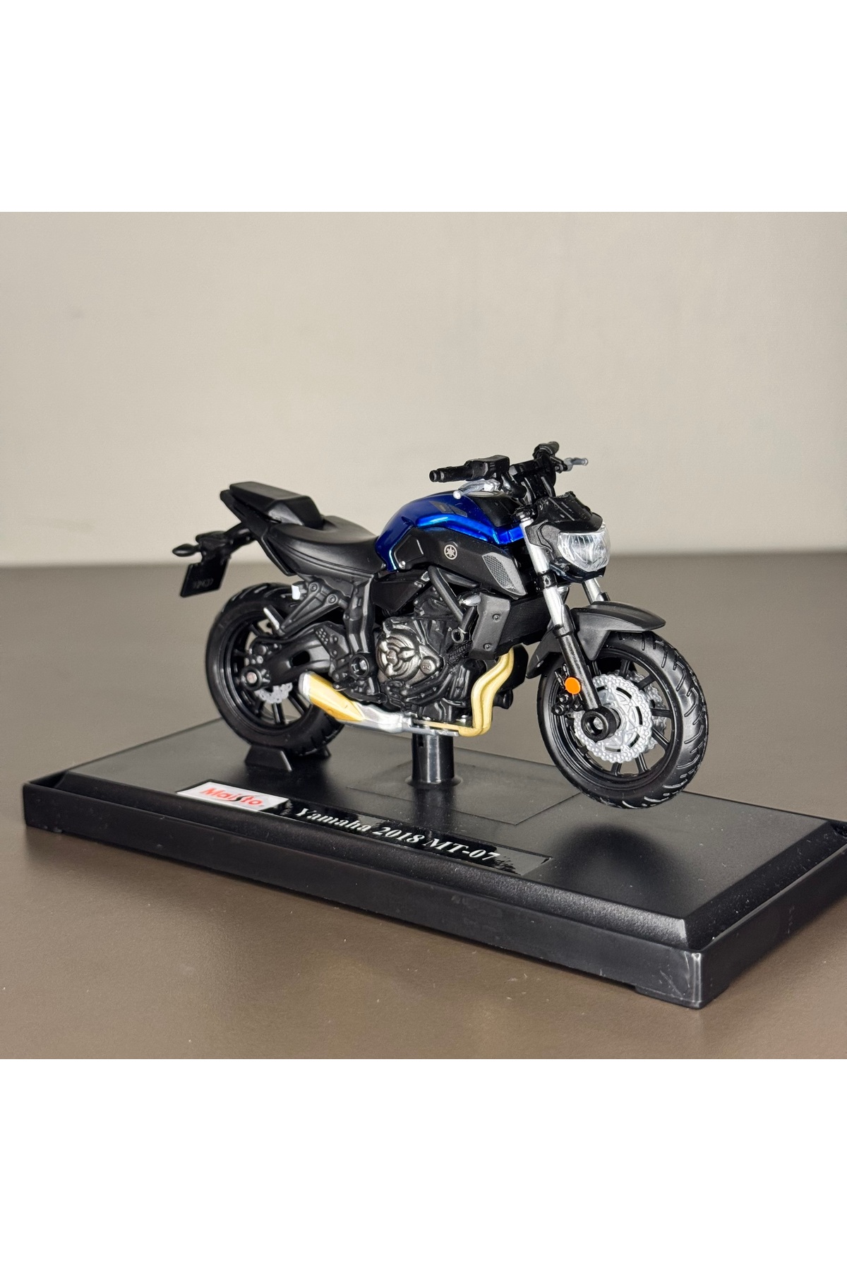 مدل خودرو 1:18 مقیاس 2018 یاماها MT07 موتور سیکلت مجموعه پلاستیکی DIECAST اسباب بازی هدیه سرگرمی اورجینال GM Auto Store