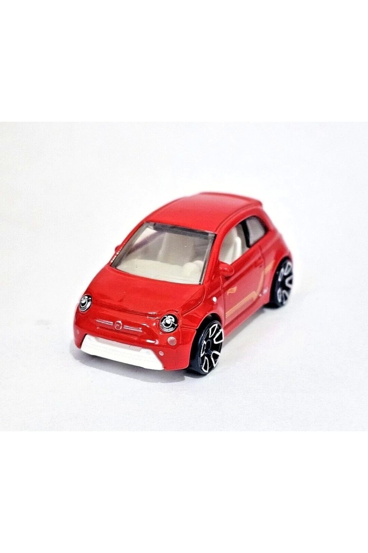 ماشین اسباب بازی های تک فیات 500E 2023 HKK24 از ترکیه HOT WHEELS