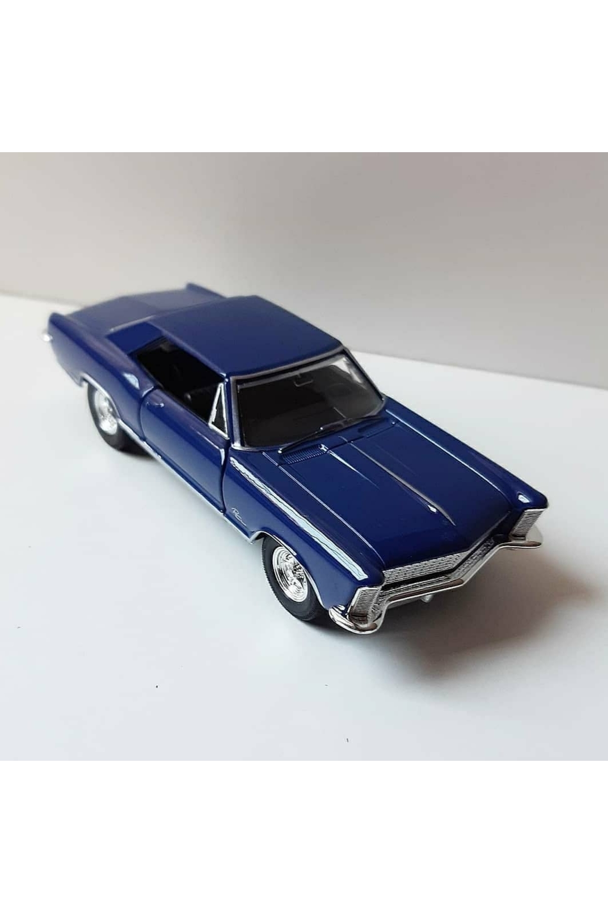 مدل خودرو 1.36 SCALE WELLY BRAND دارای مجوز 1965 BUICK رنگ آبی تیره 12 سانتی متر ماشین فلزی اورجینال WELLY