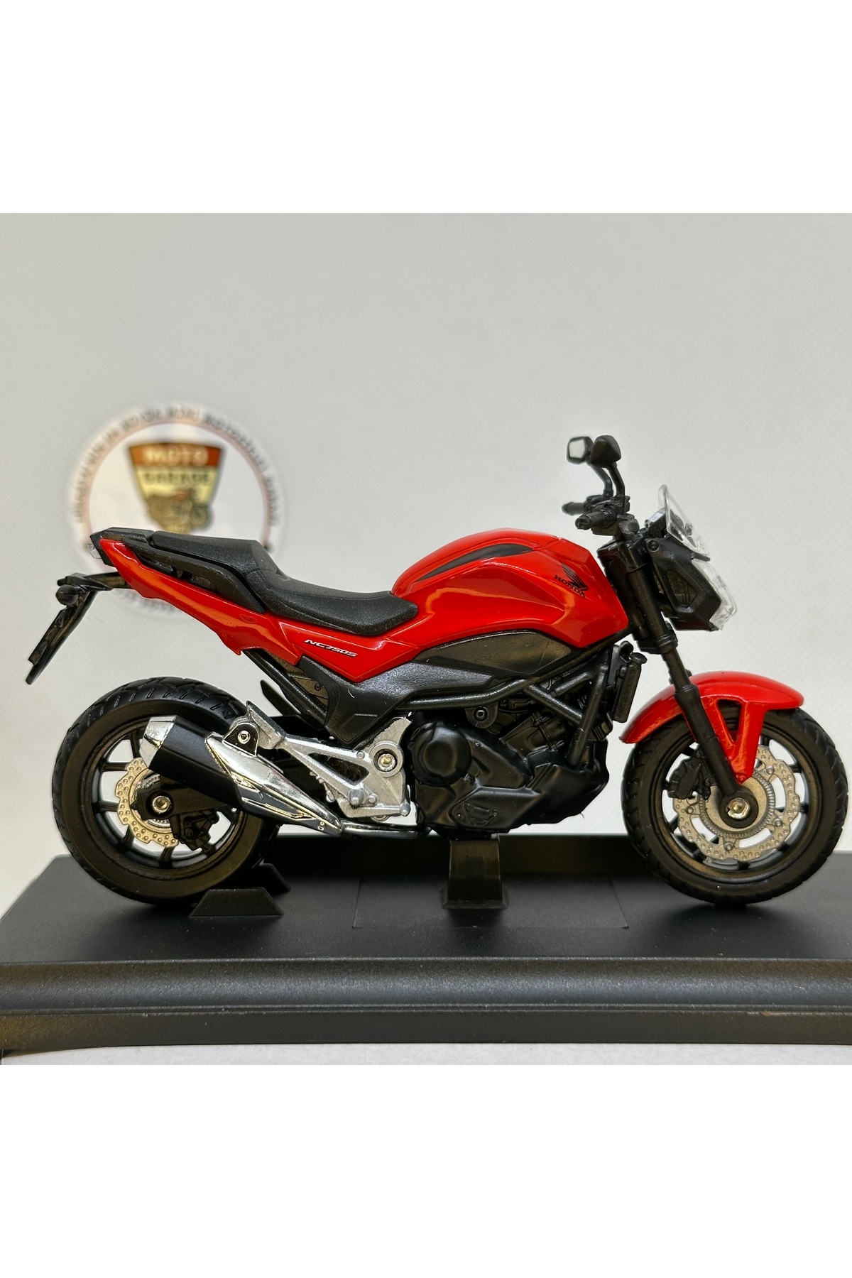 مدل خودرو موتورسیکلت هوندا NC750S 1:18 DIECAST اورجینال Maisto Diecast