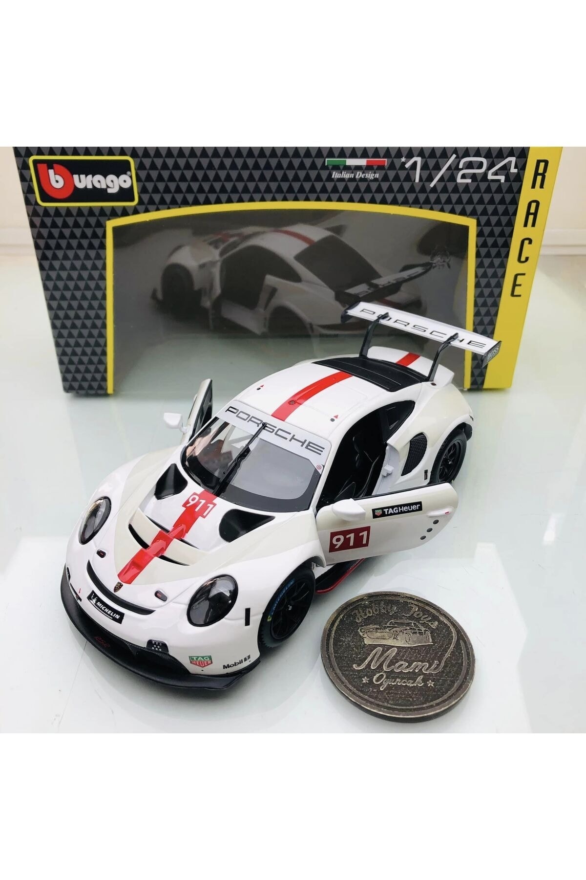 مدل خودرو 2023 جدید پورشه 911 RSR GT سفید قرمز 1:24 SCALE برند BURAGO اورجینال Burago