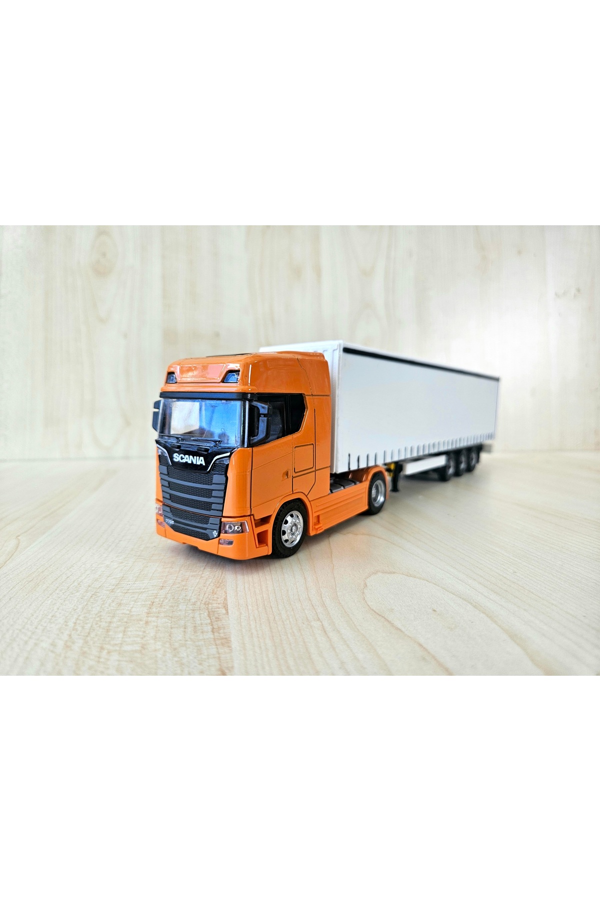 مدل خودرو کامیون SCANIA 770S نارنجی در مقیاس 1 50 به طول 33 سانتی متر نام شرکت را می توان نوشت اورجینال Maket