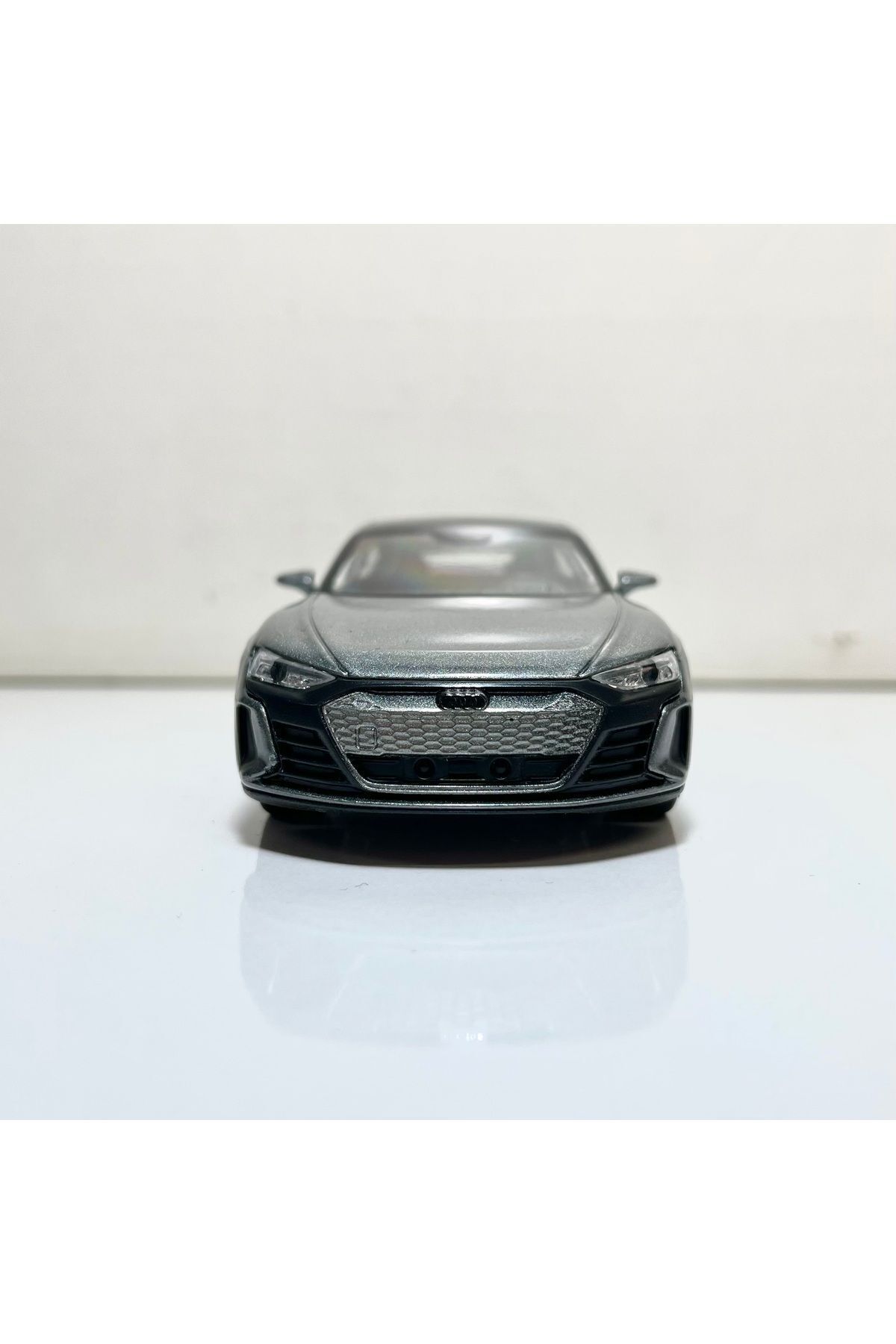 مدل خودرو AUDI RS E TRON GT 1 36 SCALE WELLY DIECAST METAL MODEL CAR TOY اورجینال WELLY