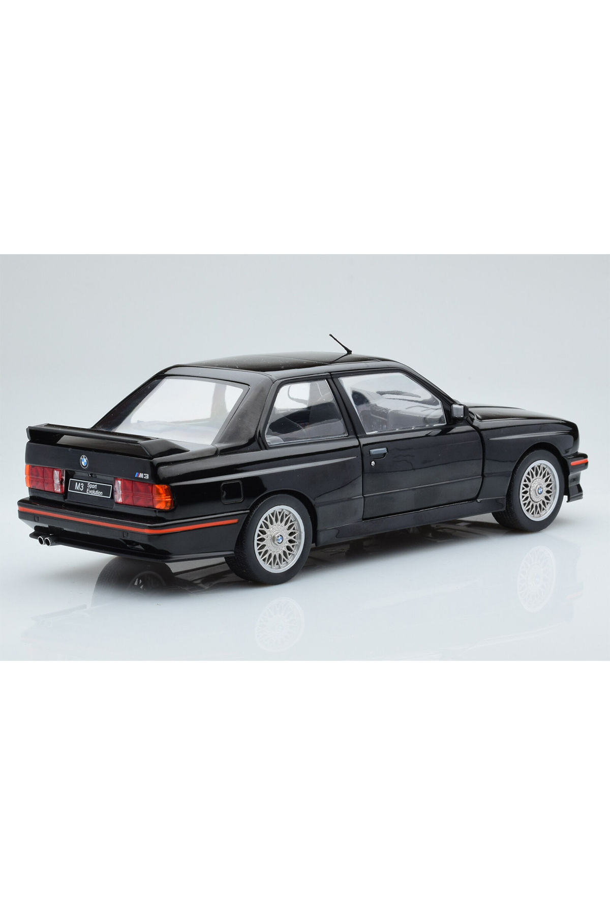 مدل خودرو 1:18 1990 BMW M3 SPORT EVO E30 اورجینال Solido