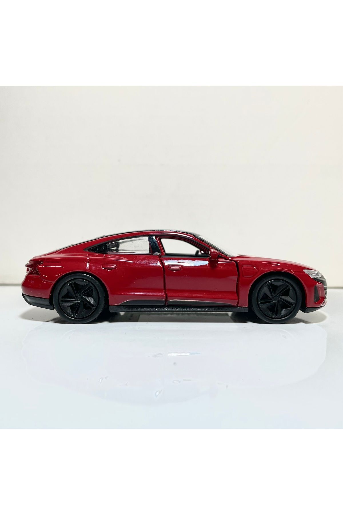 مدل خودرو AUDI RS E TRON GT 1 36 SCALE WELLY DIECAST METAL MODEL CAR TOY اورجینال WELLY