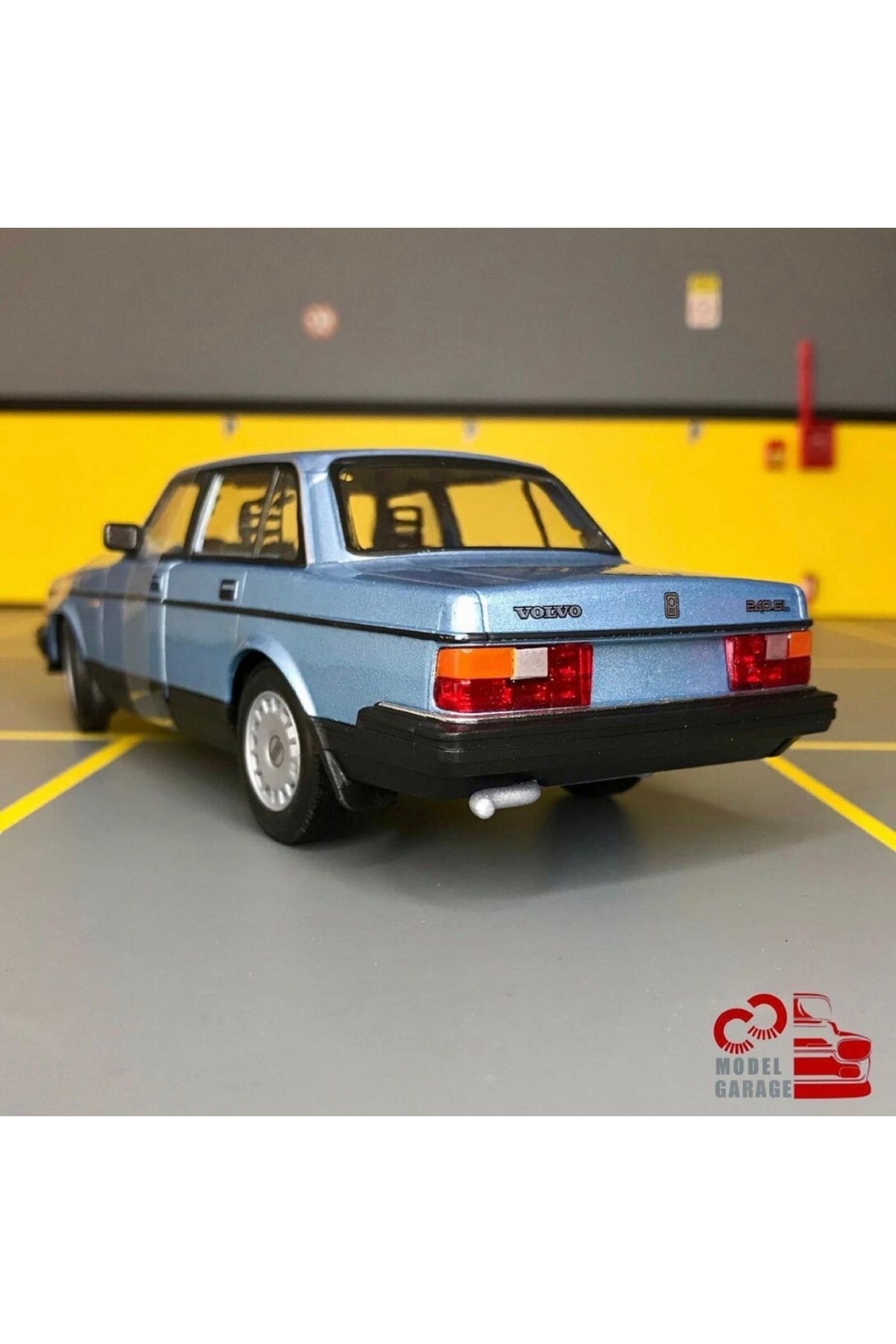 مدل خودرو VOLVO 240 GL 1 24 SCALE C&amp;C MODEL GARAGE DIECAST METAL CAR اورجینال WELLY