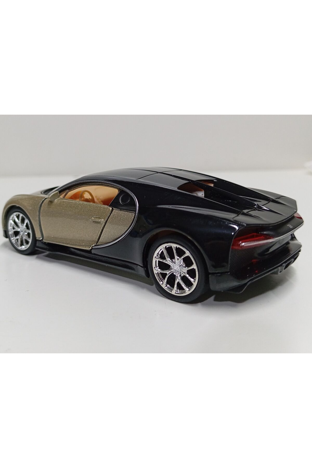 مدل خودرو 1:32 BUGATTI CHIRON اورجینال WELLY