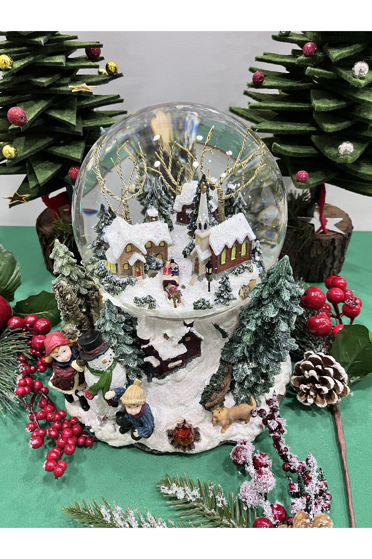 گوی برفی MUSICBOX KINGDOM 46076 MAGNIFICENT DELUXE SNOW GLOBE 22 سانتی متری با نور موسیقی و اسپری برف از ترکیه Kakosan