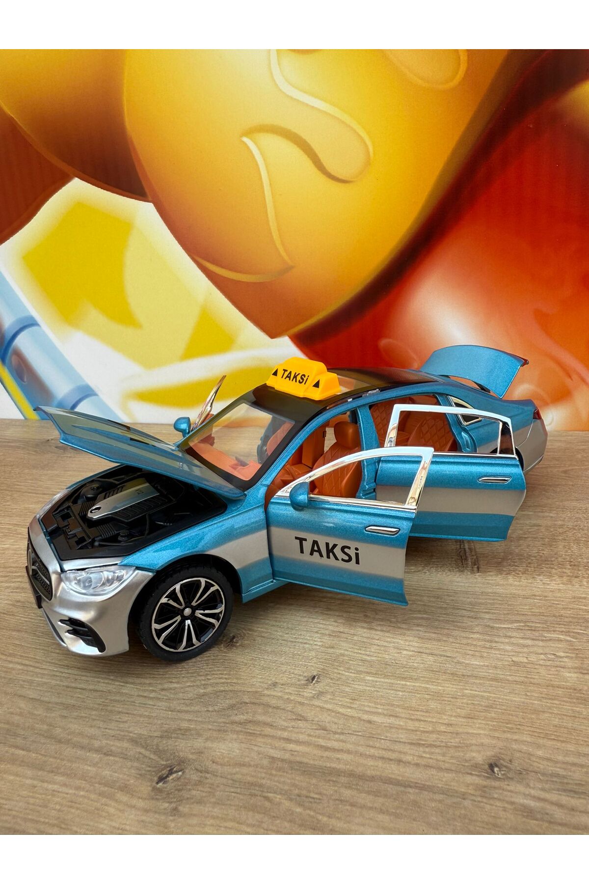 مدل خودرو مرسدس بنز C200 DIECAST تاکسی اسباب بازی ماشین لوکس درب صندوق عقب باز می شود اورجینال scntoys