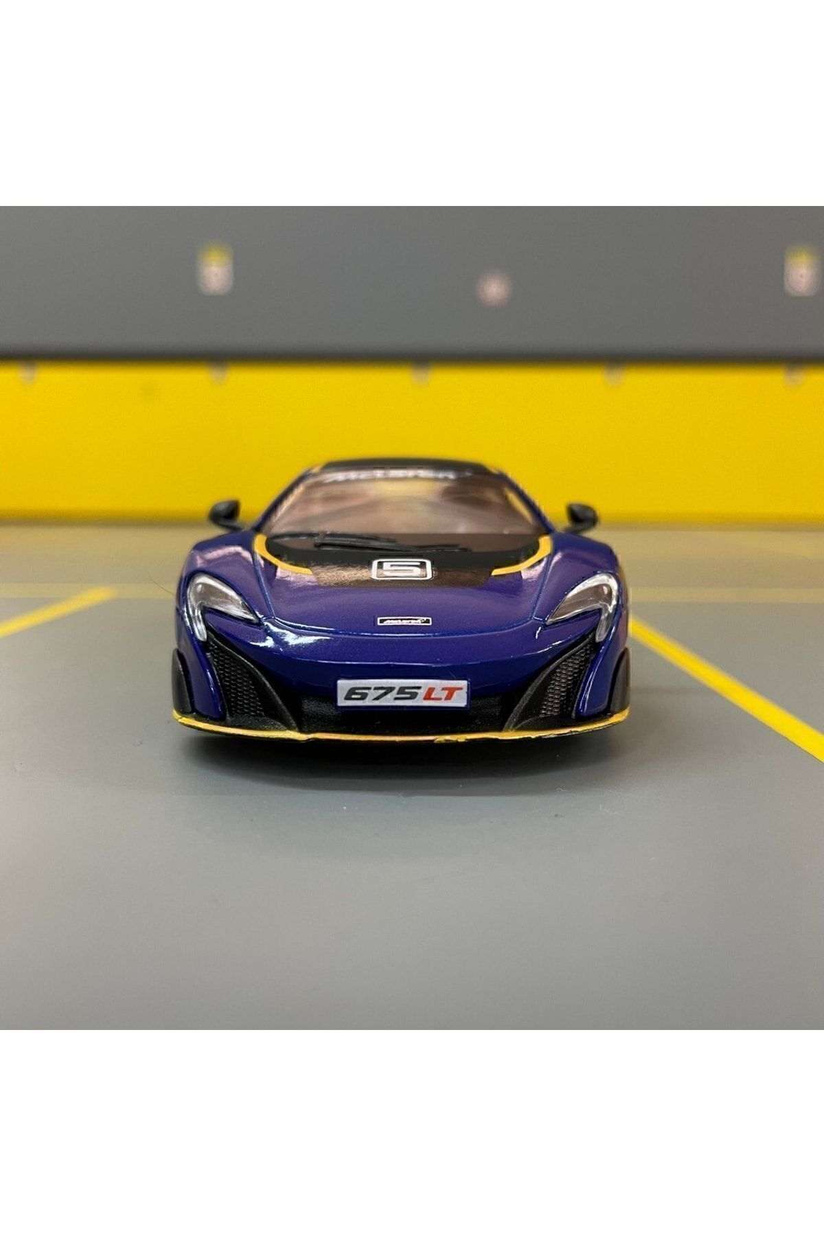 مدل خودرو MCLAREN 675LT 1 36 SCALE DIECAST METAL CAR PULL DROP TOY اورجینال Kinsmart
