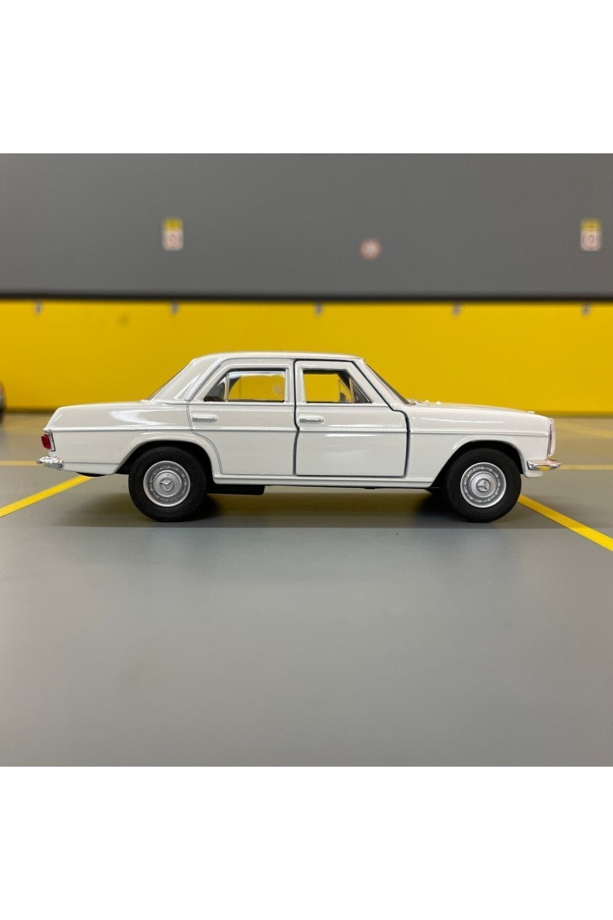 مدل خودرو MERCEDES BENZ 220 W115 1 36 SCALE DIECAST METAL MODEL CAR PULL DROP TOY اورجینال Genel Markalar