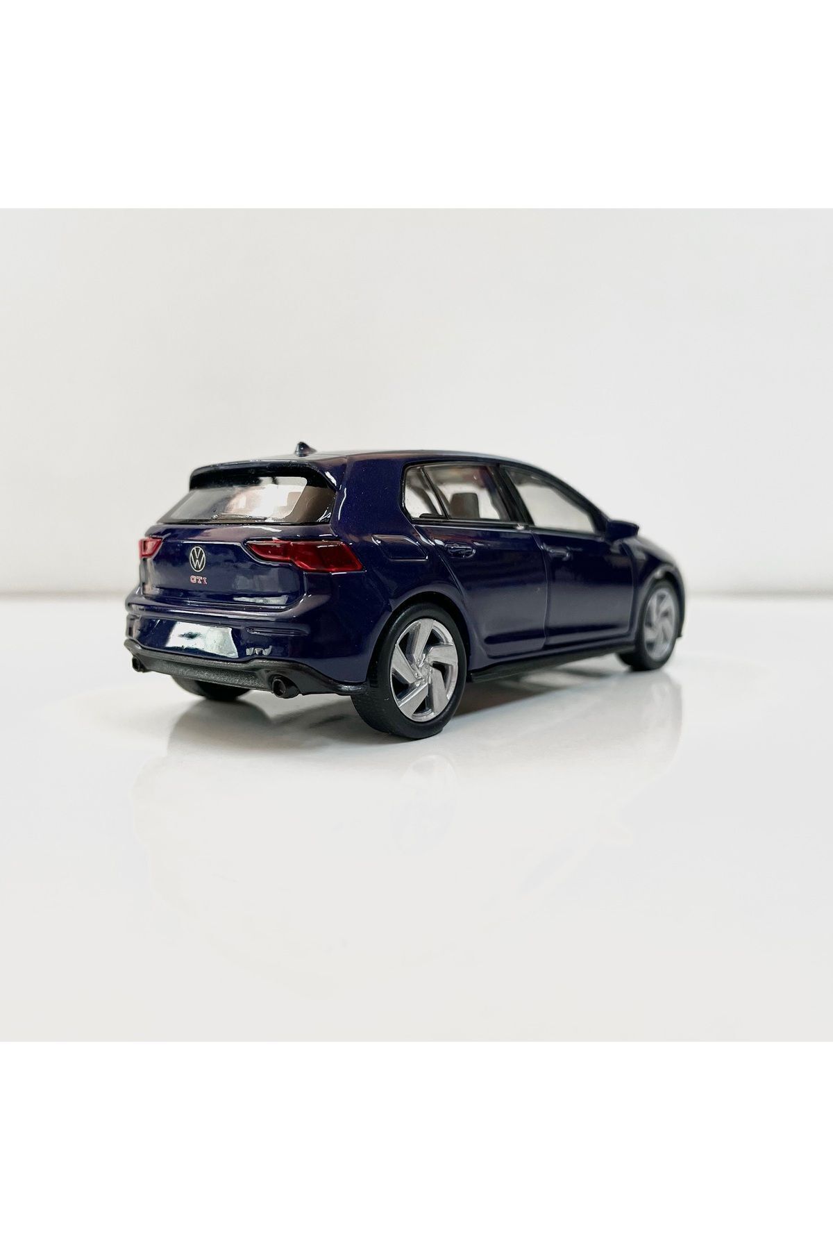 مدل خودرو VOLKSWAGEN GOLF 8 GTI 1 36 SCALE WELLY DIECAST METAL CAR TOY PULL DROP اورجینال WELLY