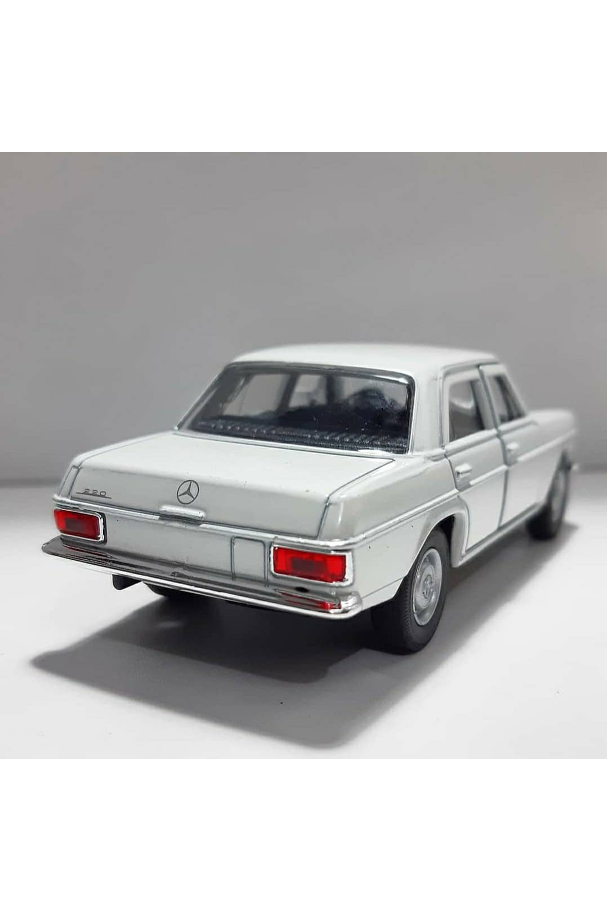 مدل خودرو 1.36 SCALE WELLY BRAND LICENSED MERCEDES BENZ 220 W115 CASE سفید COLOR 12 CM اورجینال WELLY