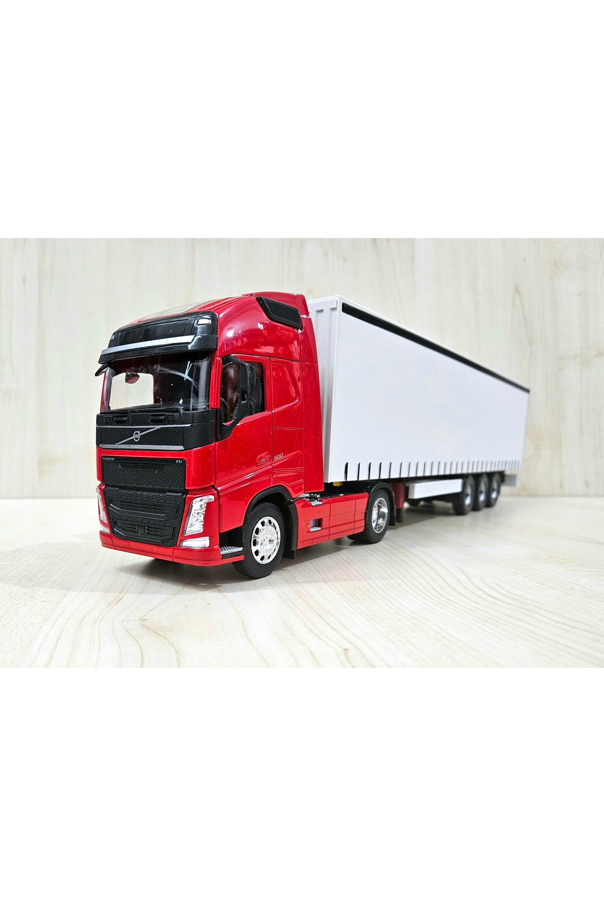 مدل خودرو نیم متر طول 1 32 VOLVO FH4 TILT TRUCK MODEL نام نوشته شده قرمز اورجینال WELLY
