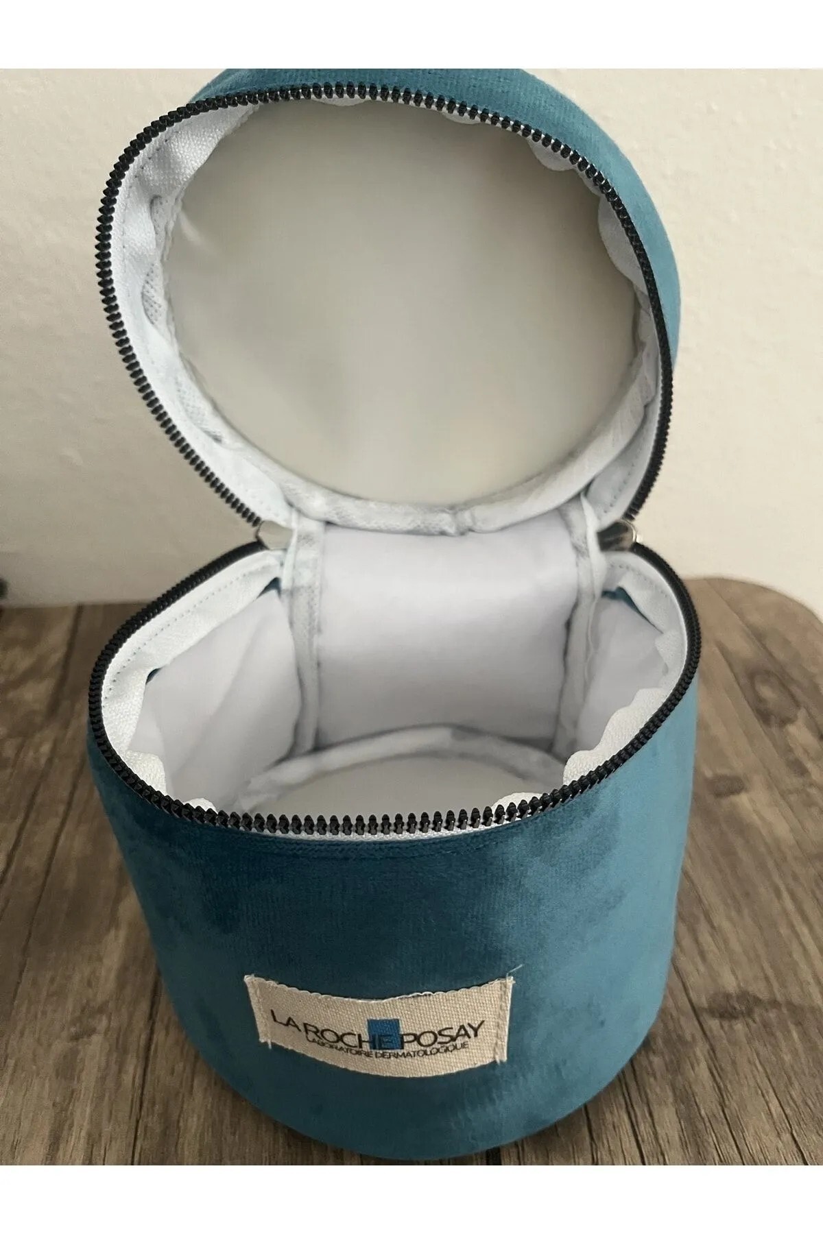 La Roche Posay کیف آرایشی چهارگوشه با جنس جوت و رنگ فیروزه ای