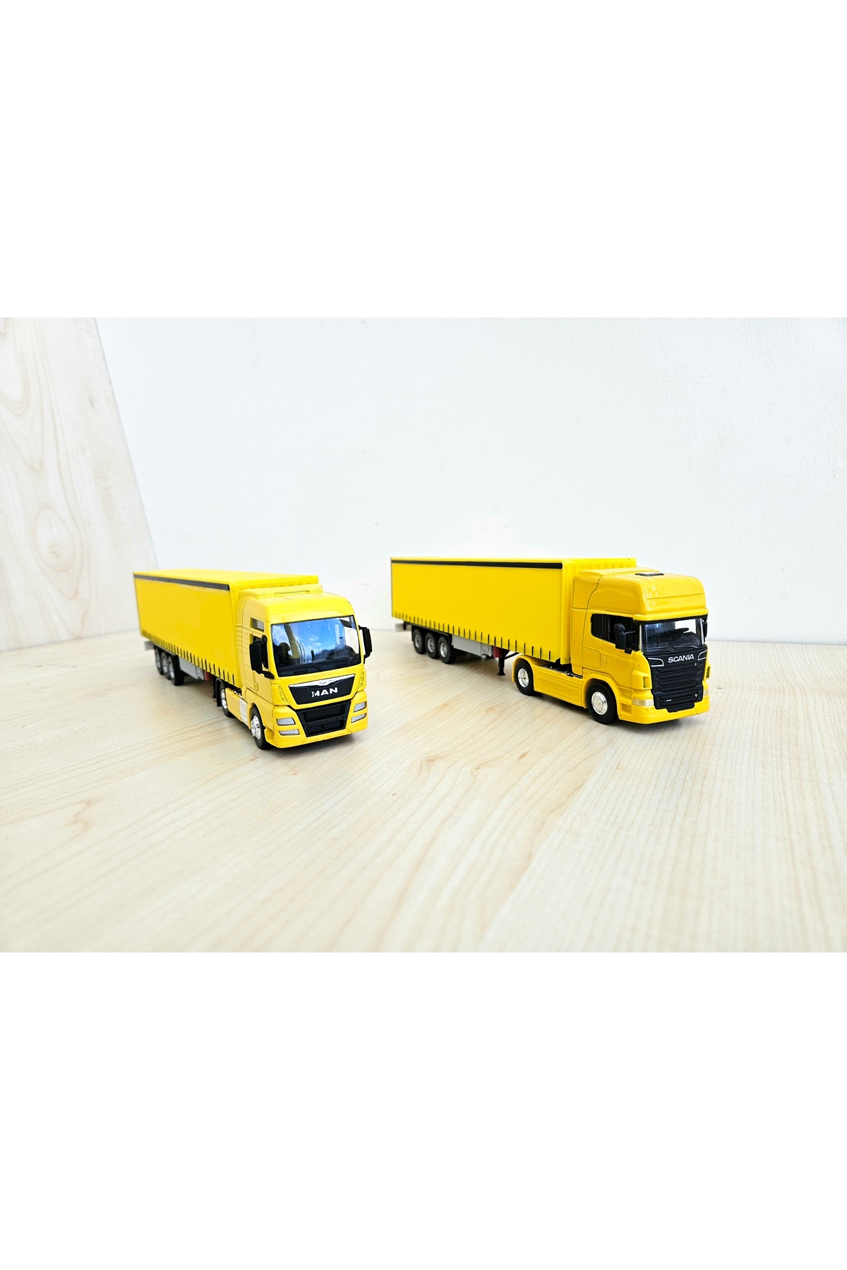 مدل خودرو MAN TGX TRUCK MODEL به طول 25 سانتی متر در مقیاس 1 64 زرد رنگ نام شرکت را می توان نوشت اورجینال WELLY