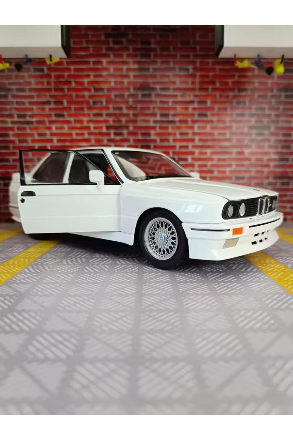 مدل خودرو BMW 3 SERIES M3 سفید E30 1988 درهای بازکننده مقیاس 1:24 DIECAST CAR اورجینال scntoys