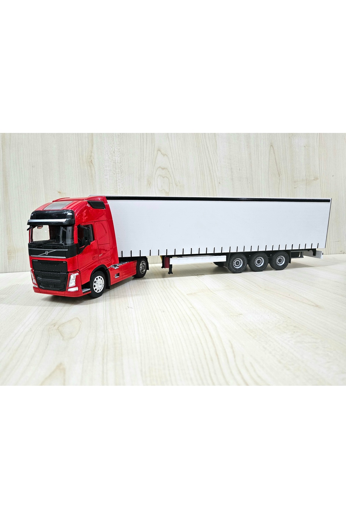 مدل خودرو نیم متر طول 1 32 VOLVO FH4 TILT TRUCK MODEL نام نوشته شده قرمز اورجینال WELLY